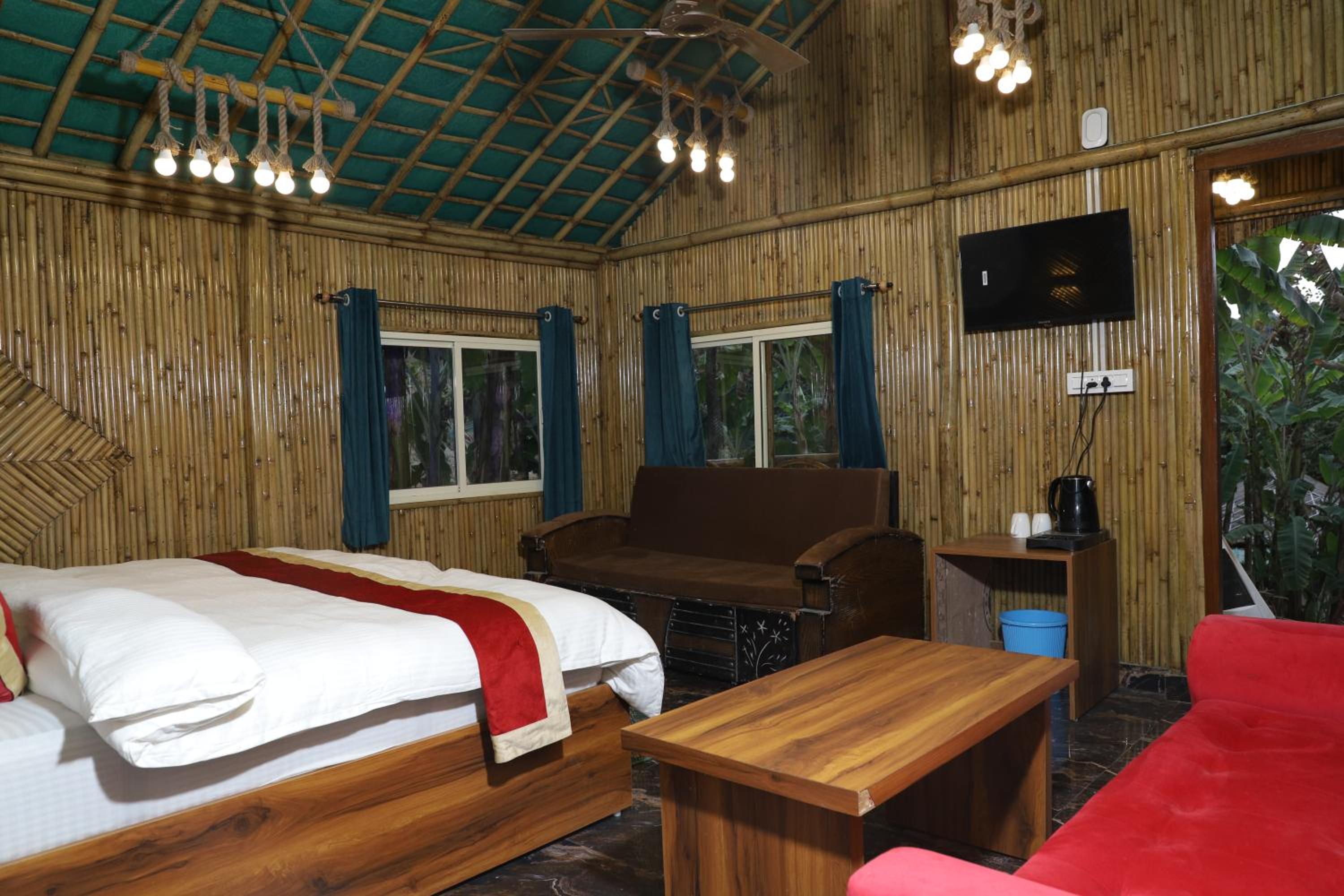 Deluxe Double Room with Balcony photo 2