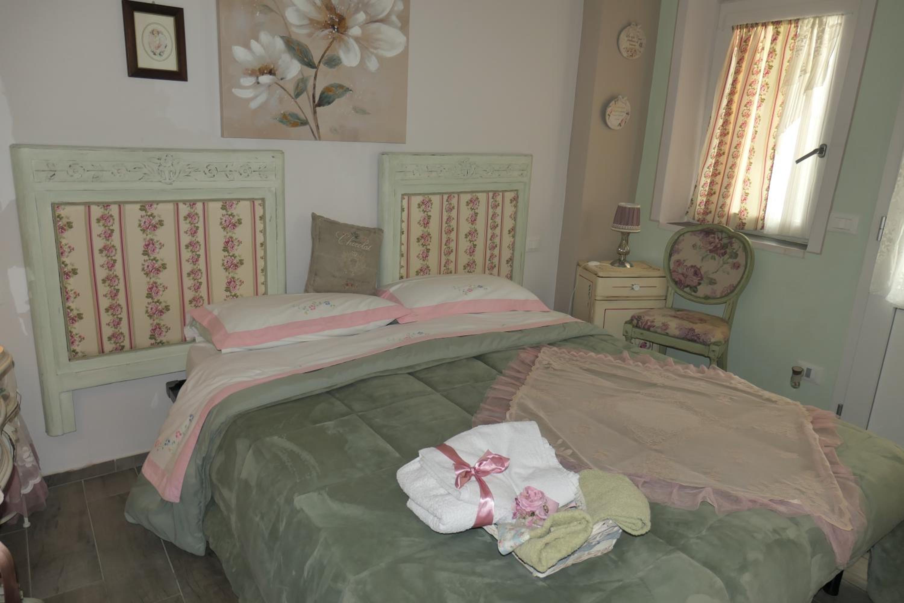 Small Double Room - Photo 1