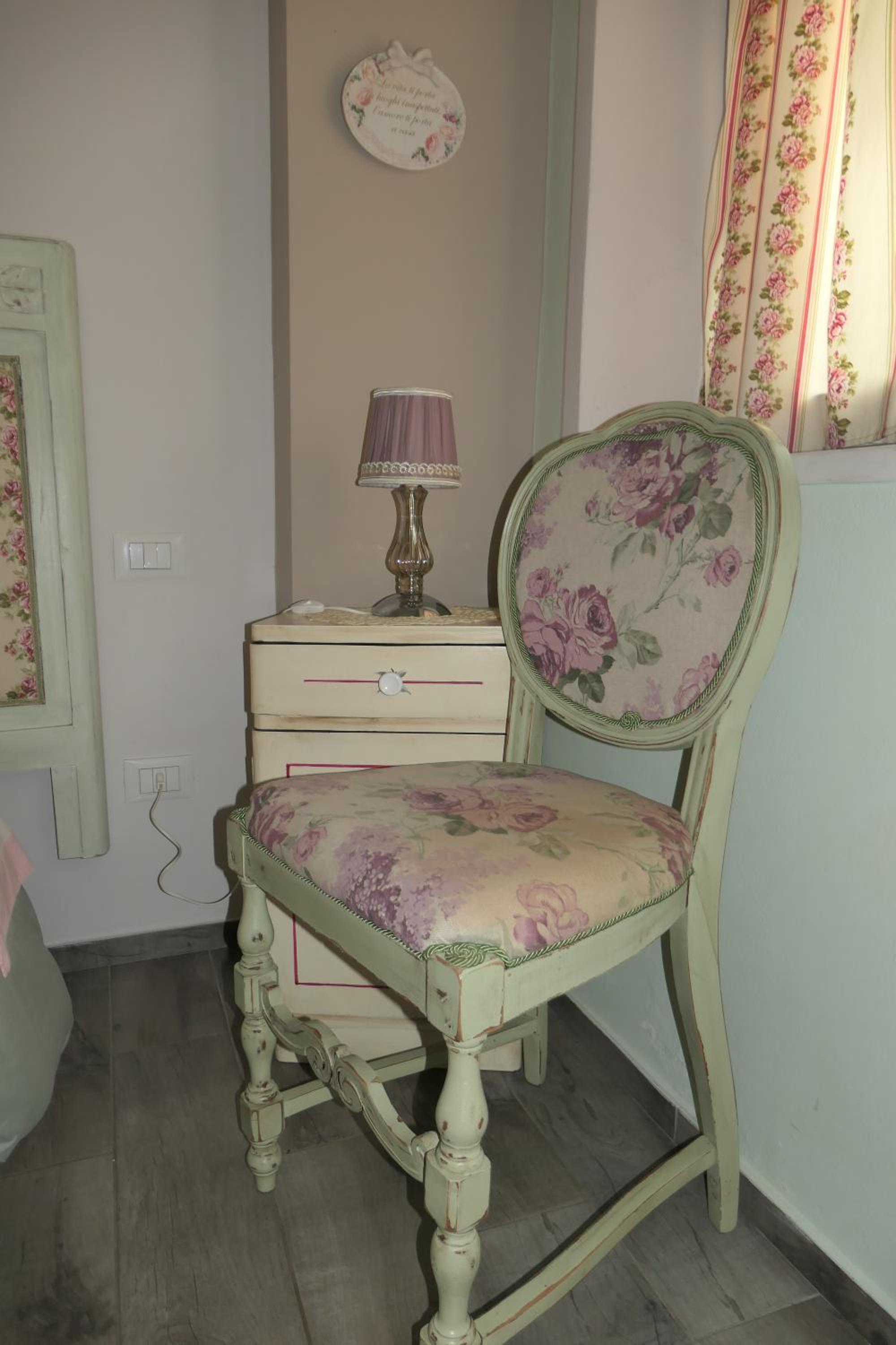 Small Double Room - Photo 13