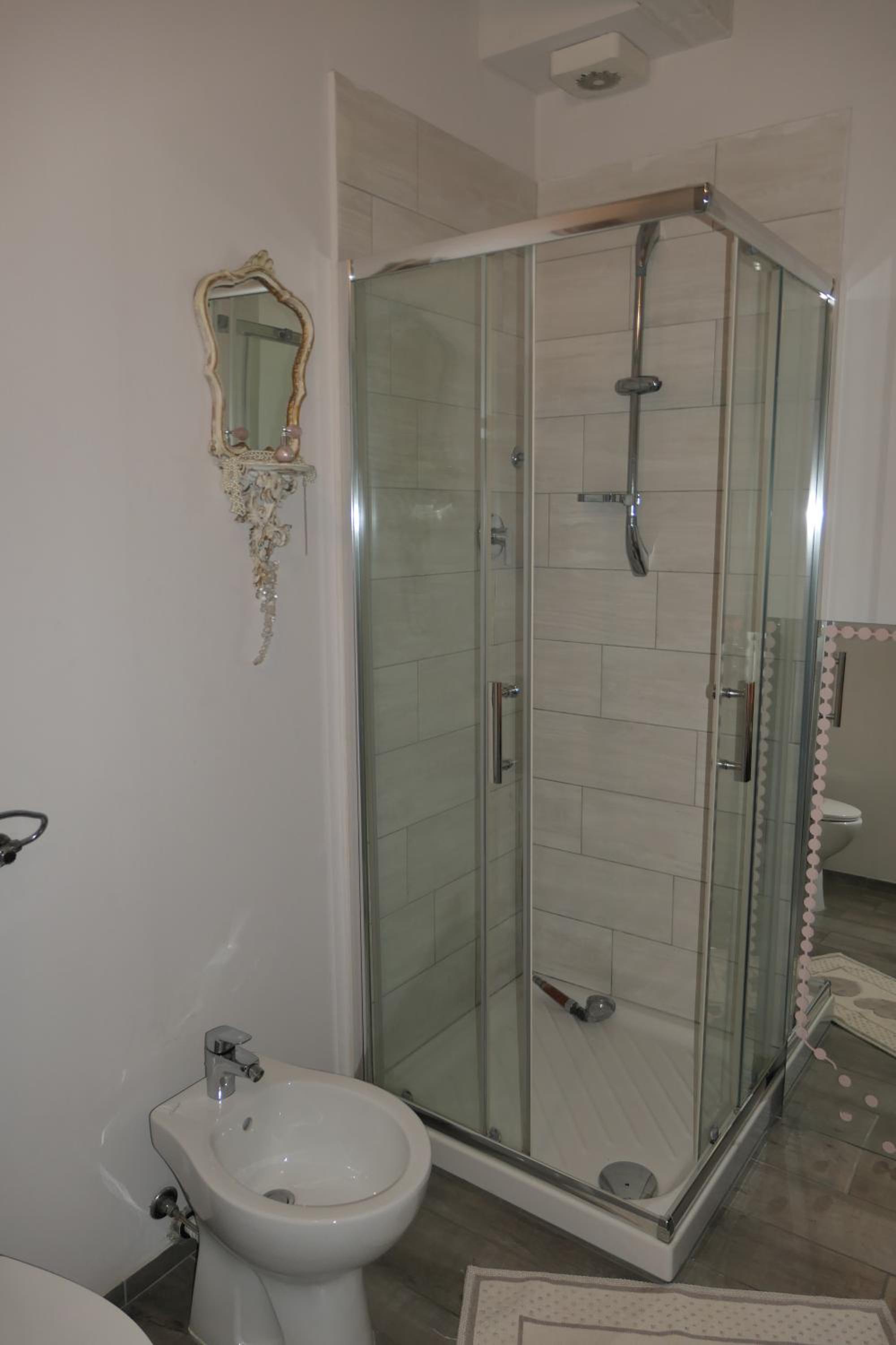 Small Double Room - Photo 3