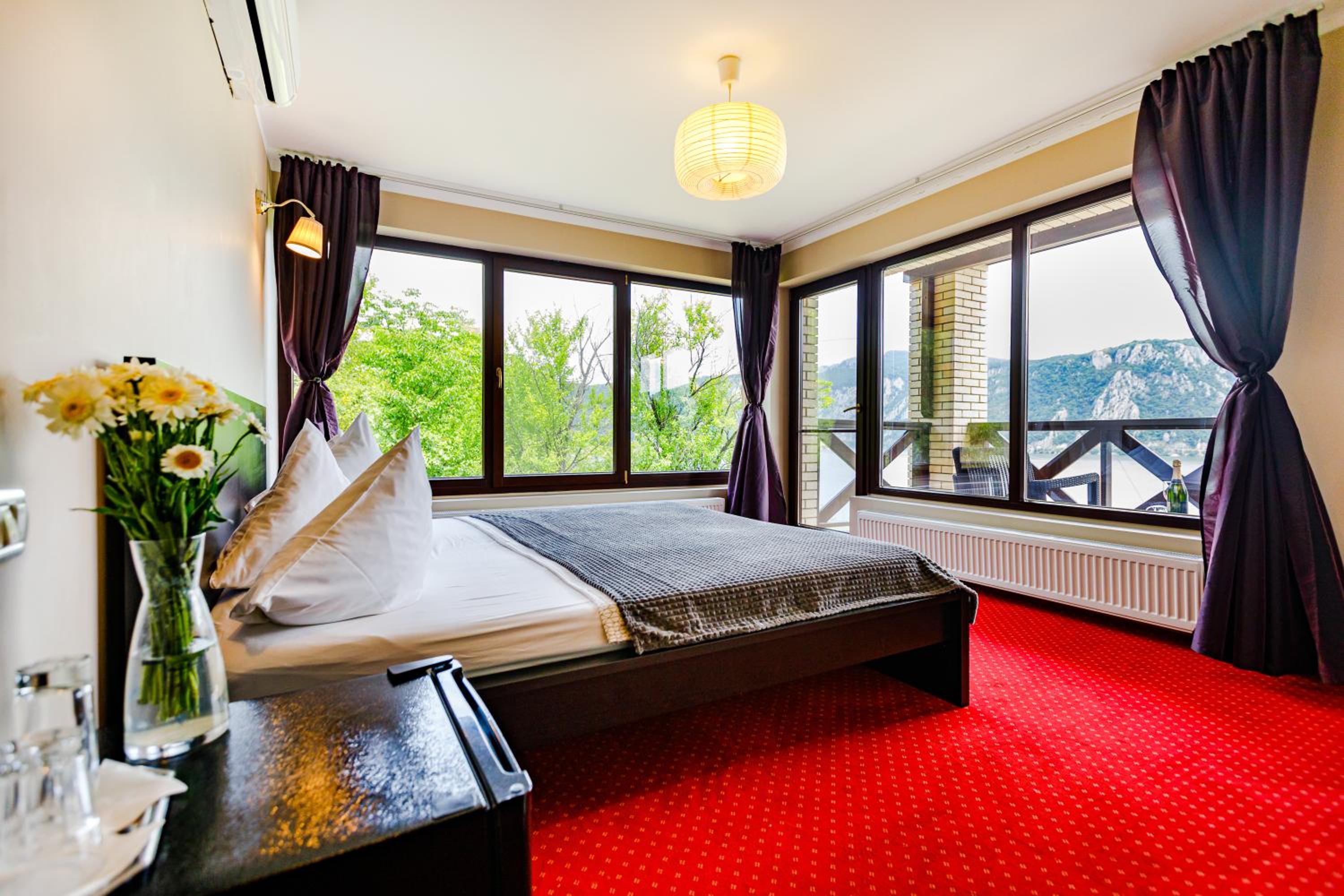 Deluxe Double Room with Balcony and Sea View