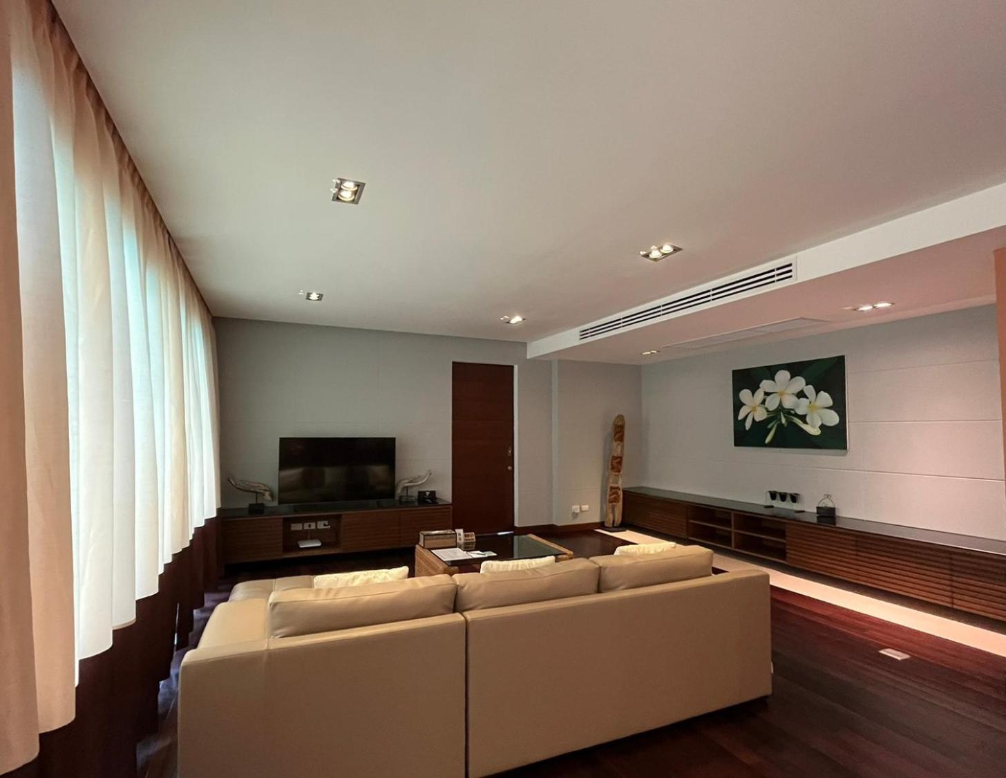 Three-Bedroom Villa with Private Pool - Photo 31