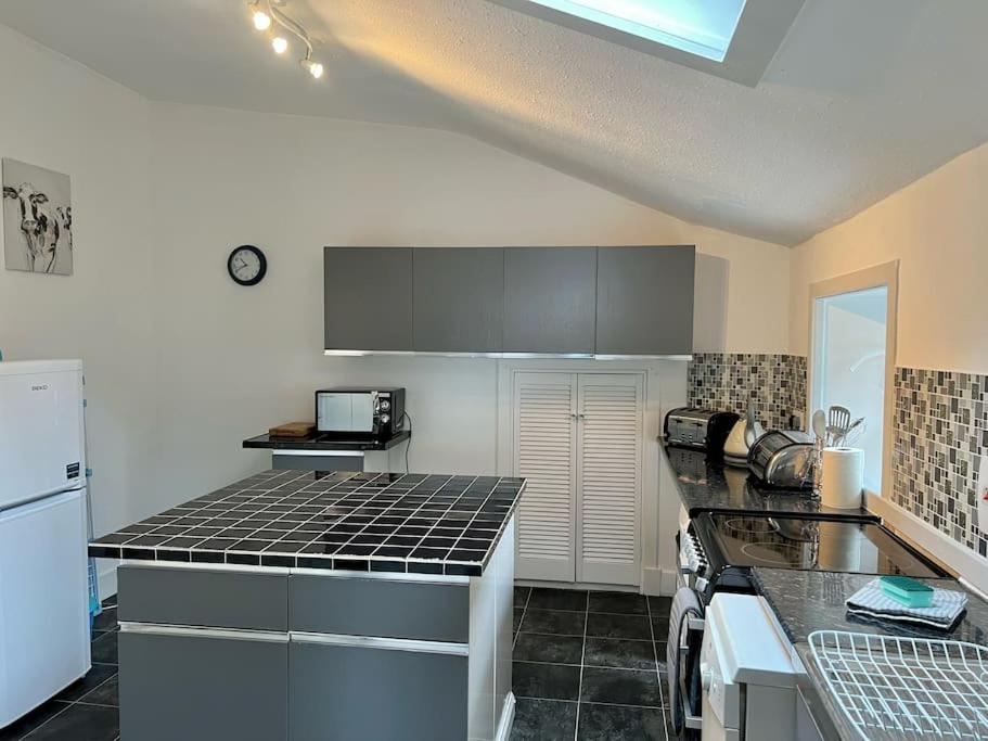 Three-Bedroom House photo 2