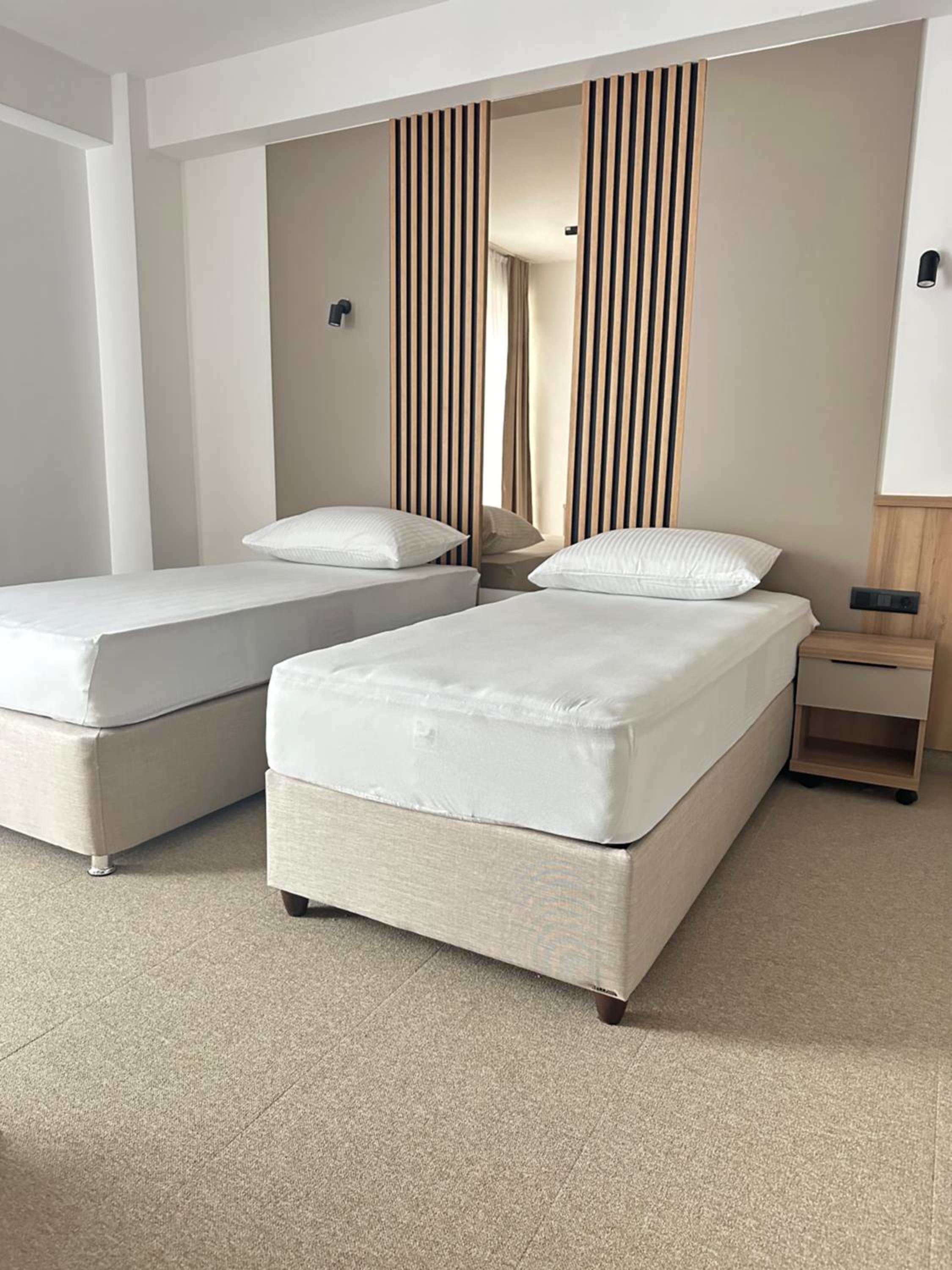 Deluxe Double Room with Balcony - Photo 6