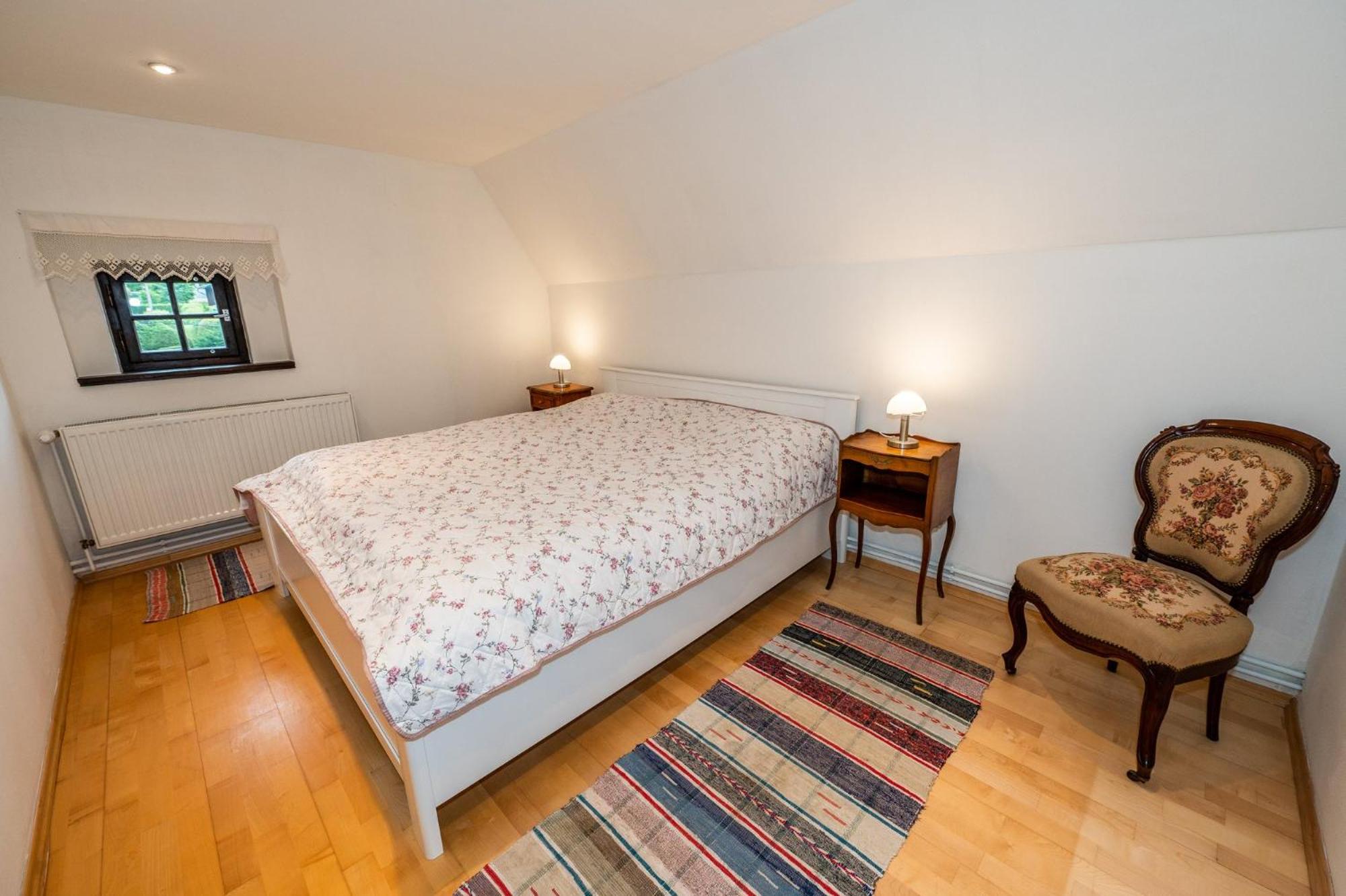 Three-Bedroom Apartment photo 2