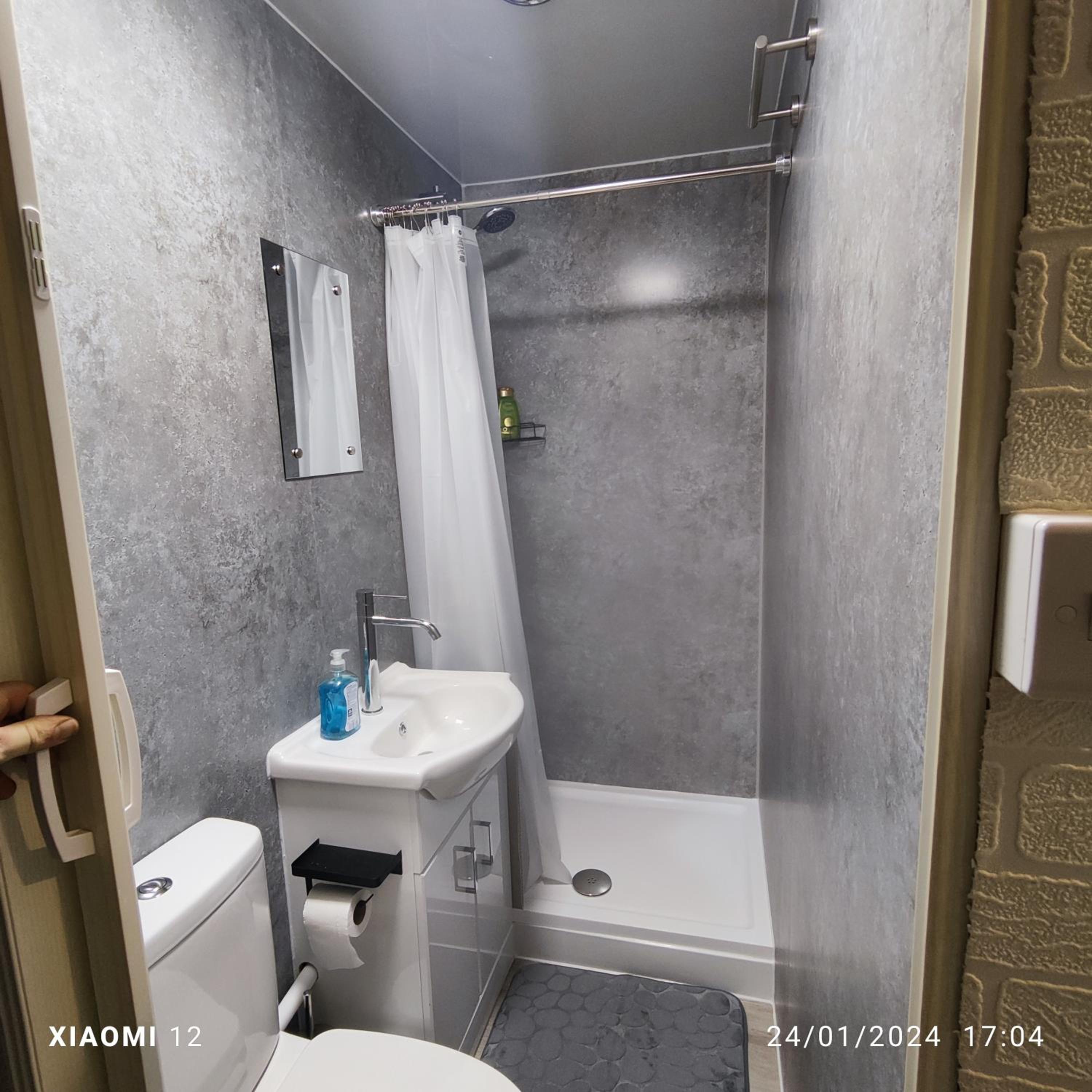 Double Room with Private Bathroom photo 3