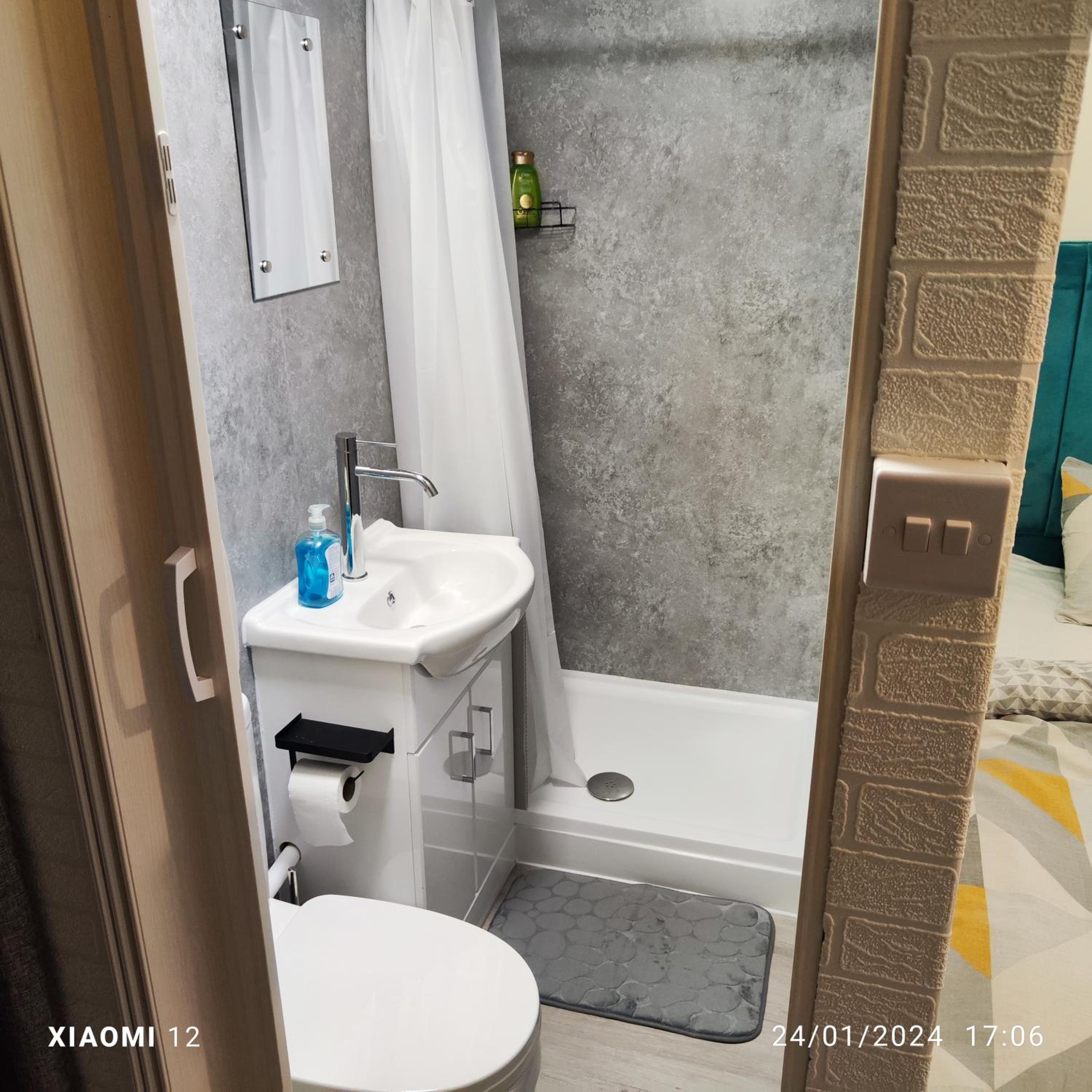 Twin Room with Shared Bathroom photo 3