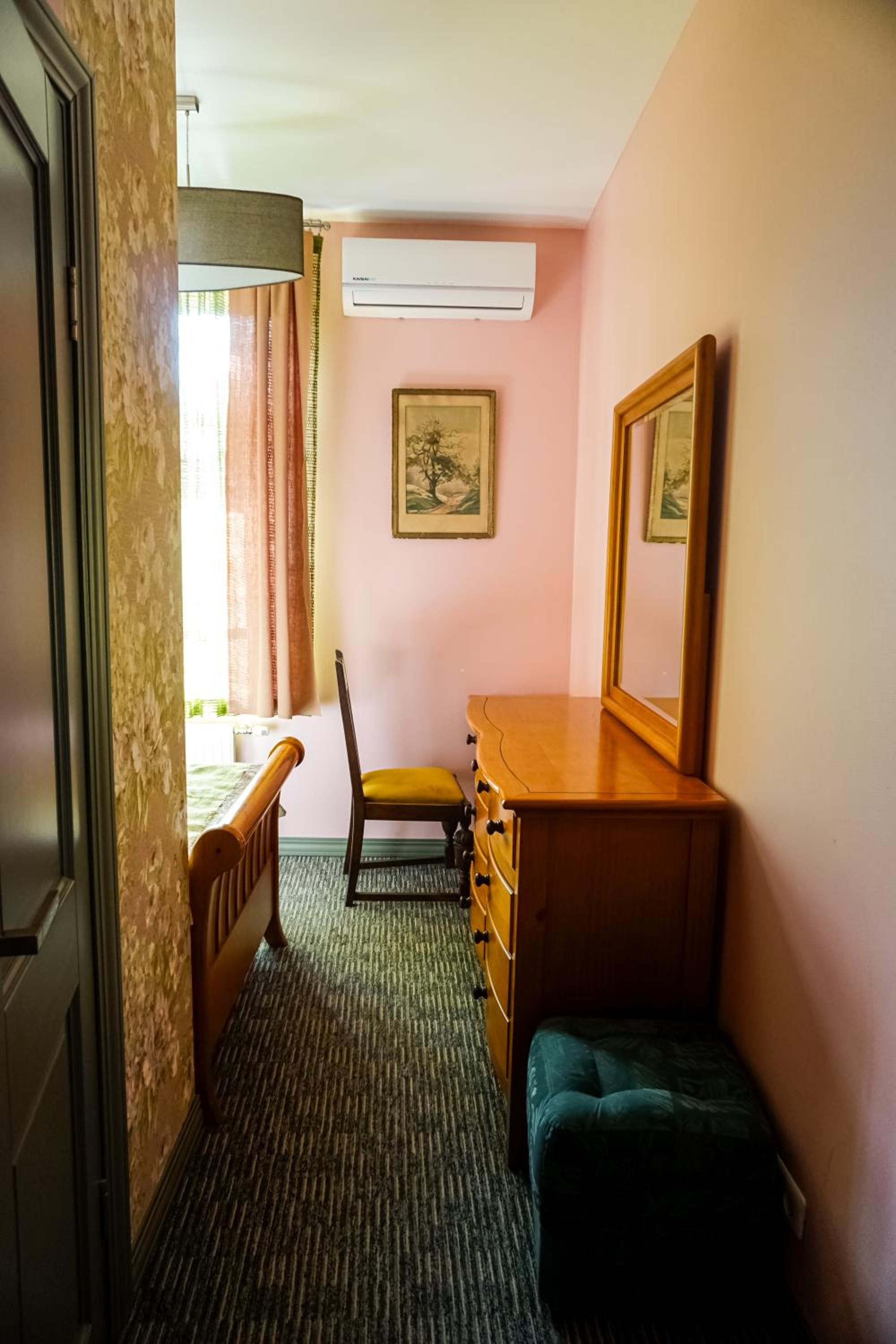 Single Room photo 2