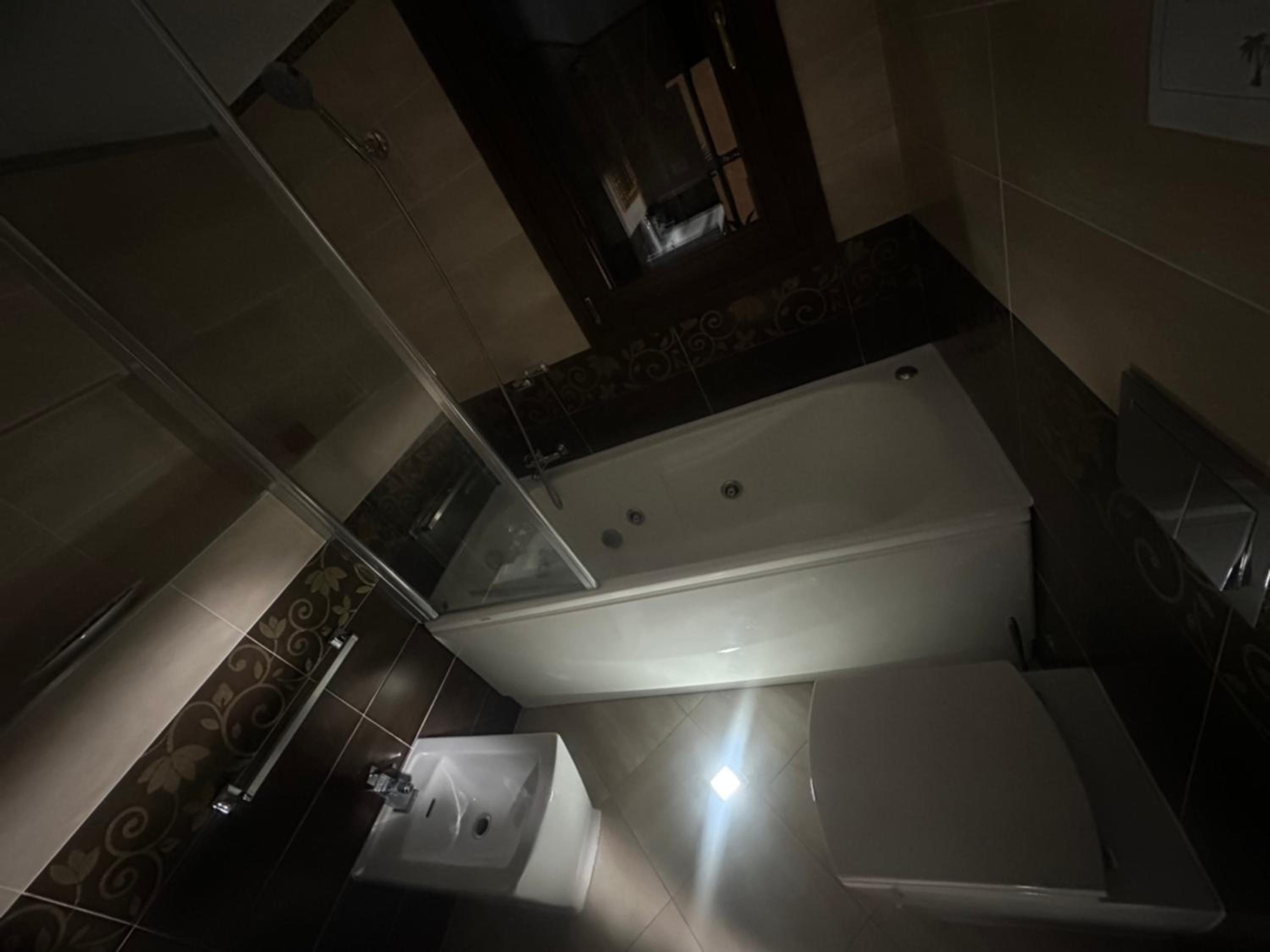 King Room with Spa Bath - Photo 8