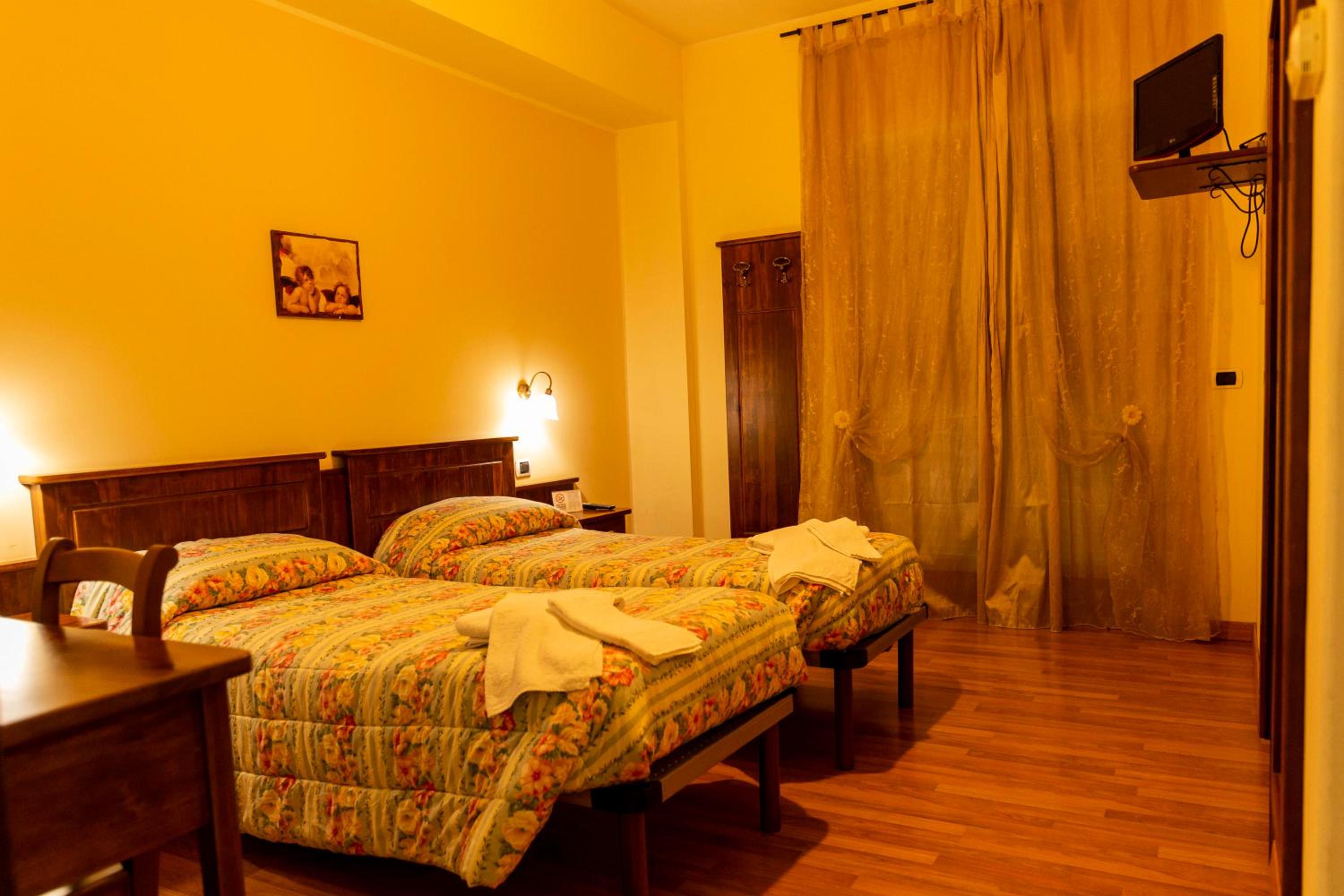 Double or Twin Room photo 3