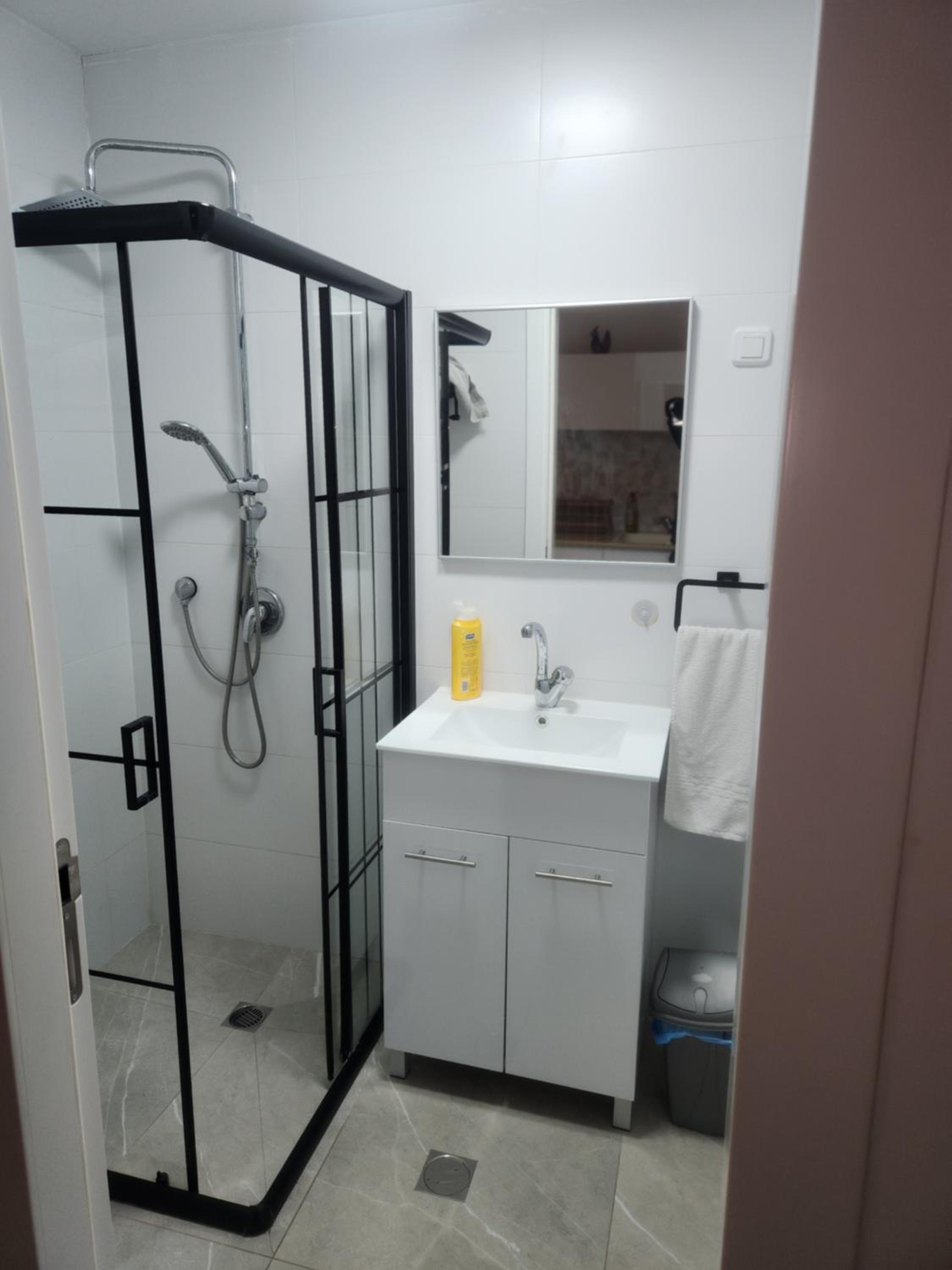 One-Bedroom House - Photo 8