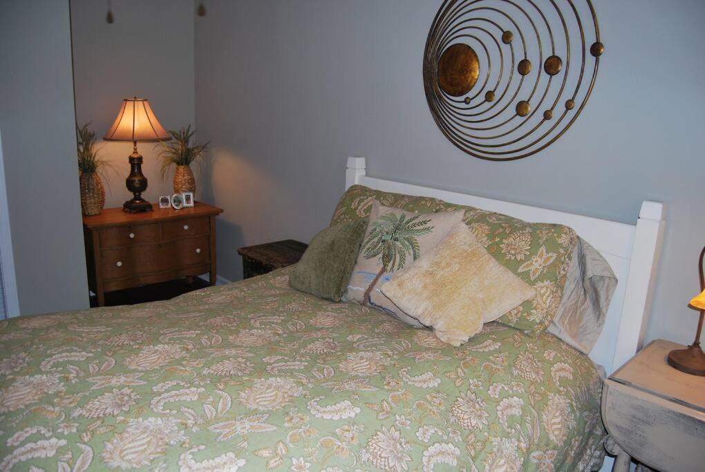 Five-Bedroom House photo 1