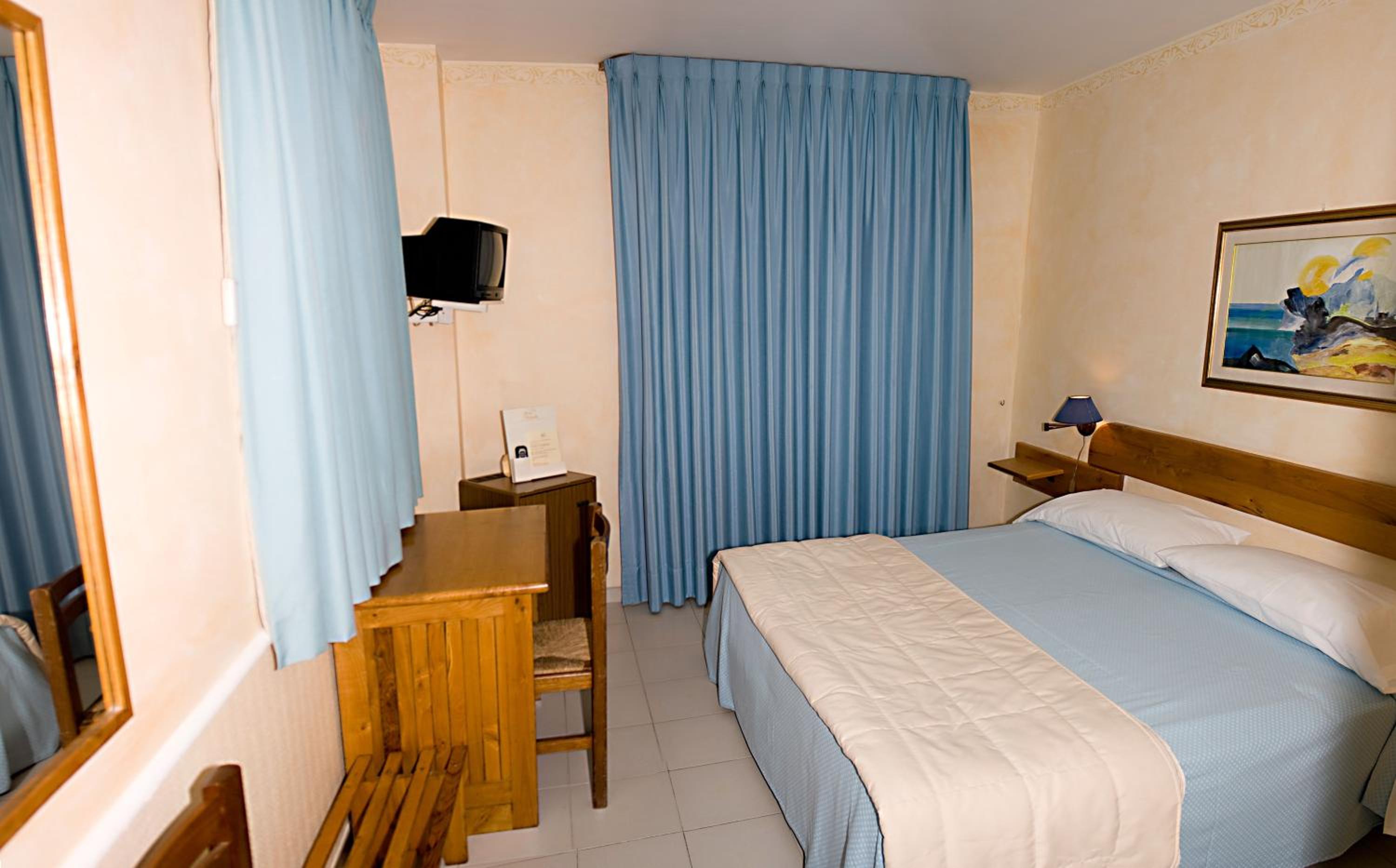 Family Room (2 Adults + 2 Children)