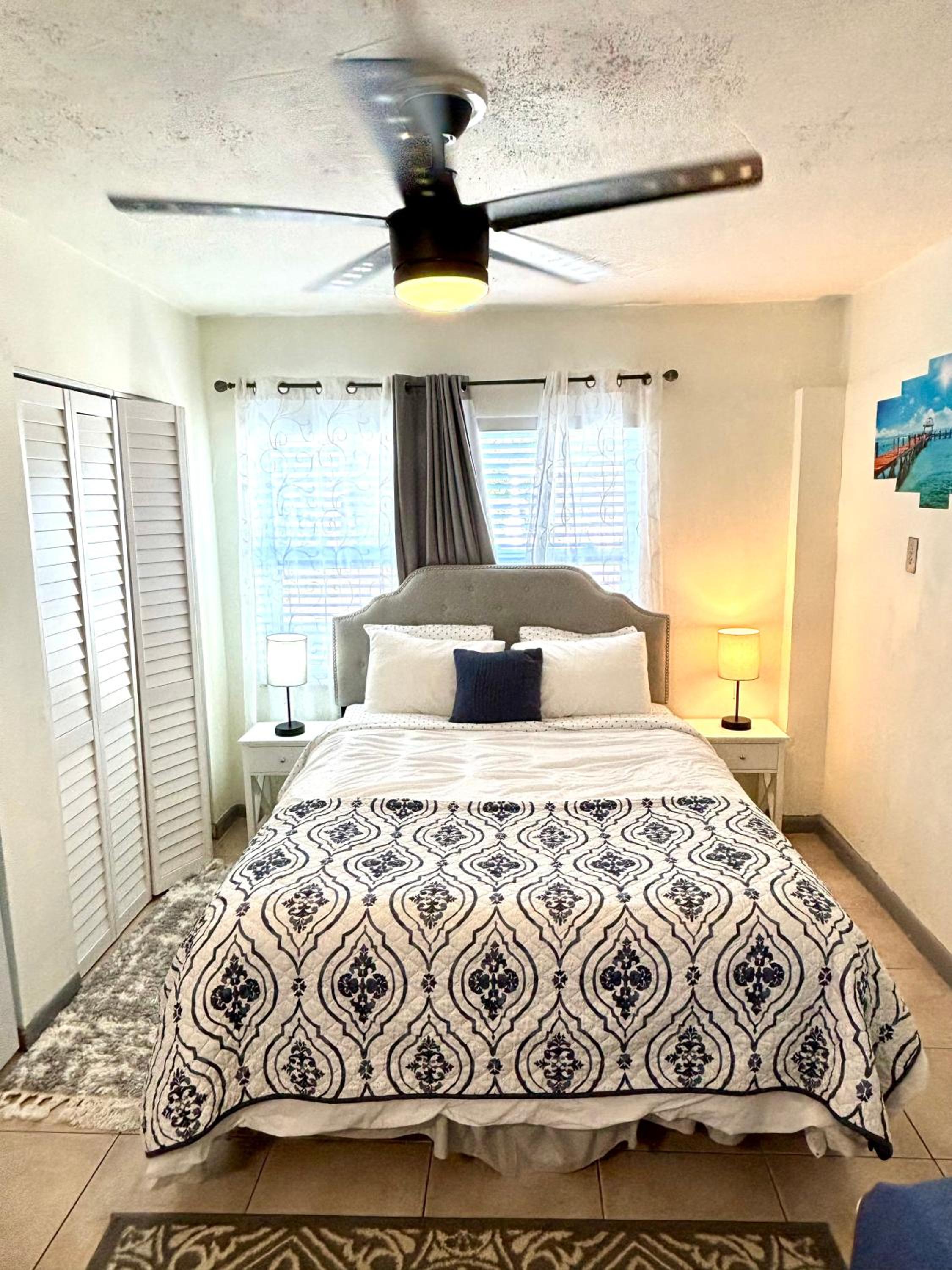 One-Bedroom Apartment photo 1