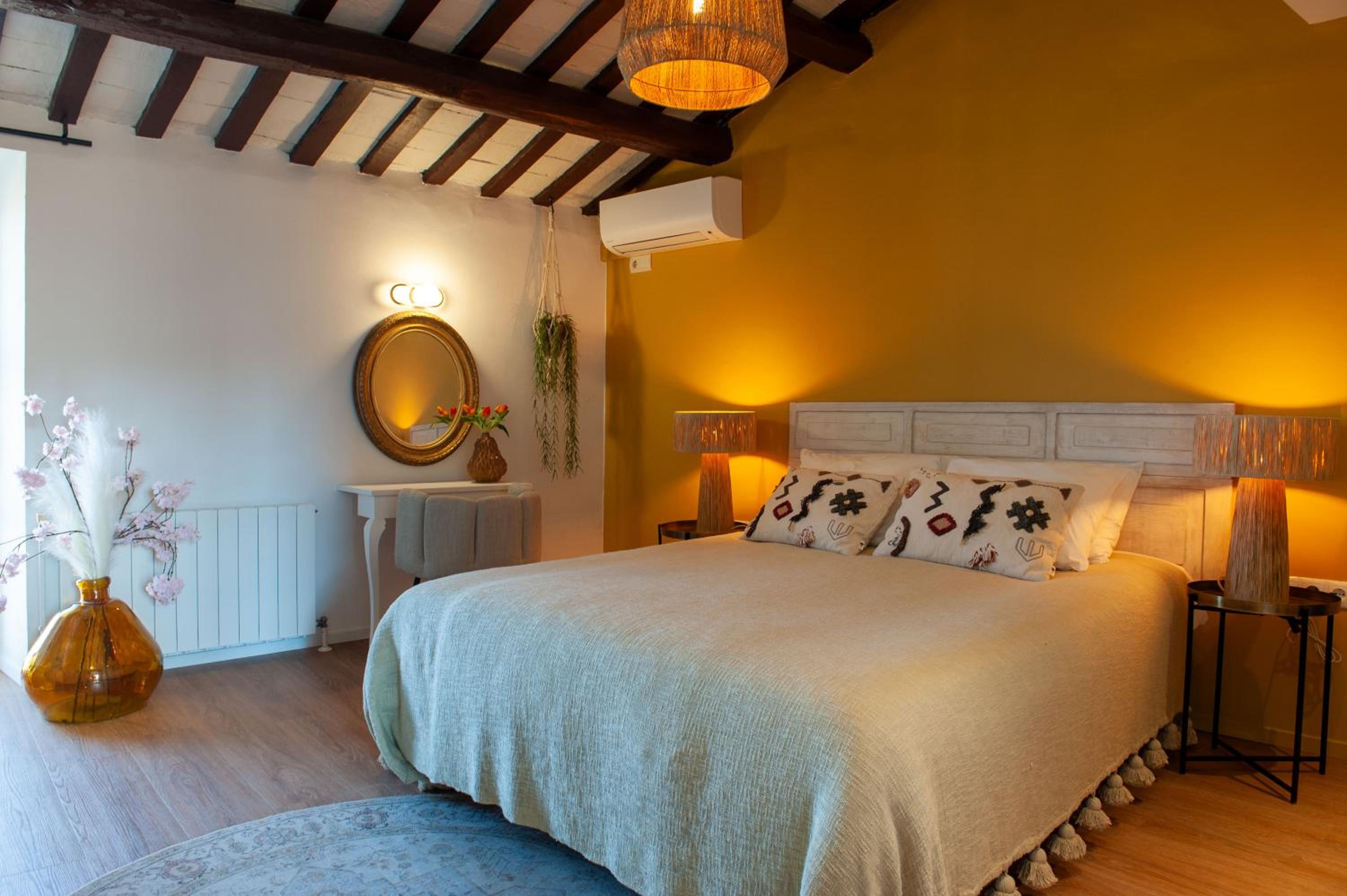 Deluxe King Room - Photo 1