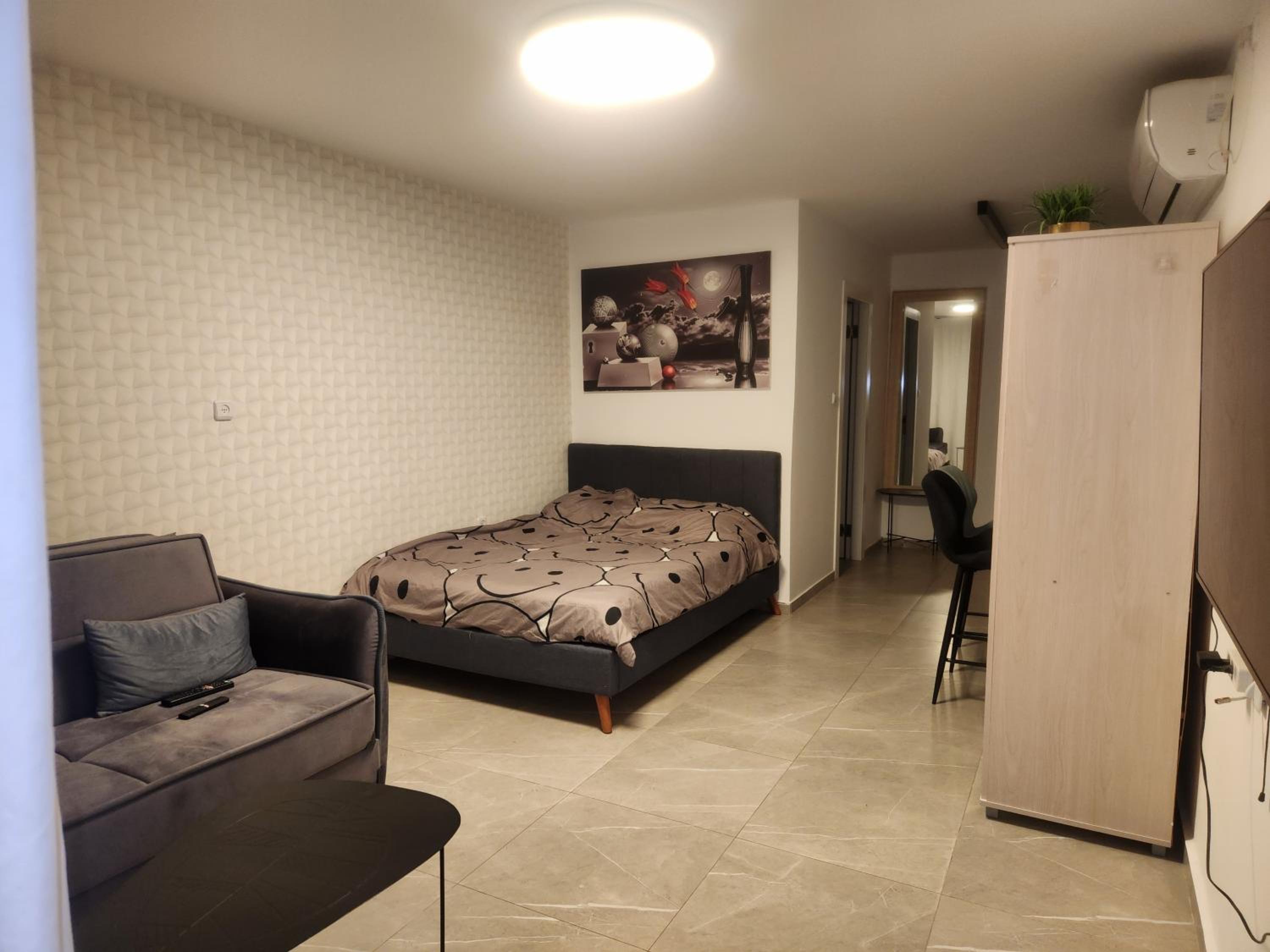 One-Bedroom House - Photo 10