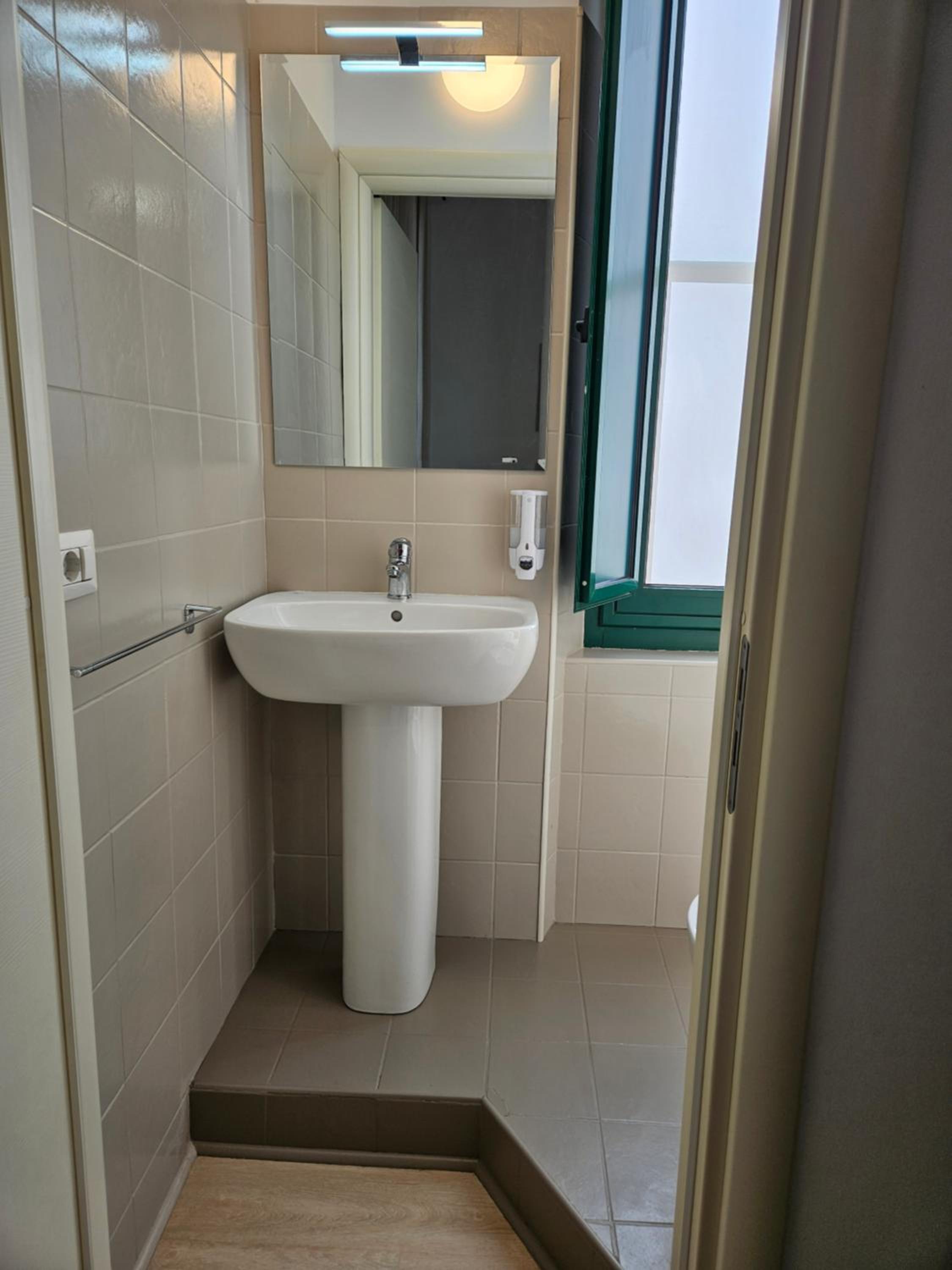 Double Room - Photo 2