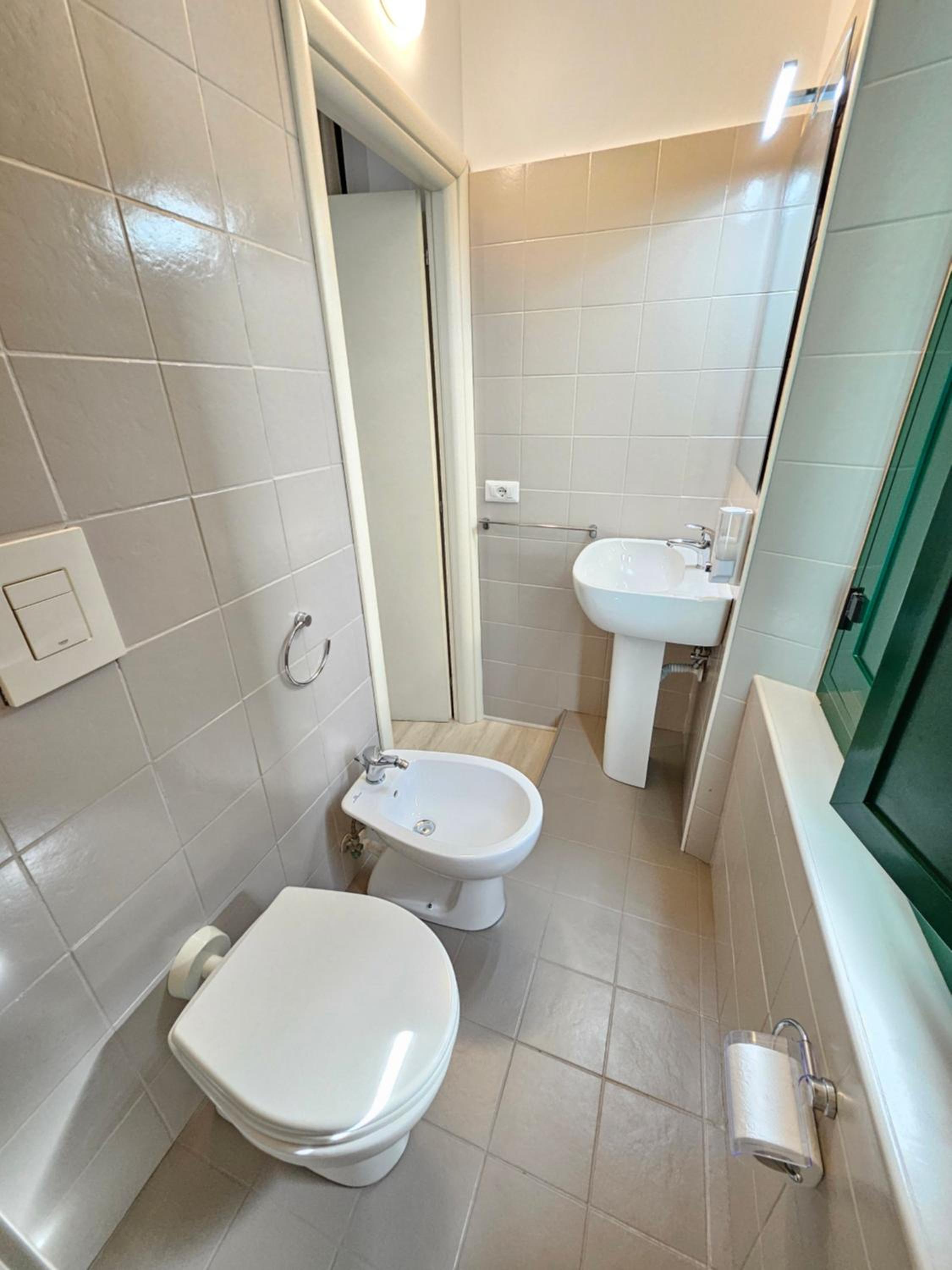 Double Room - Photo 5