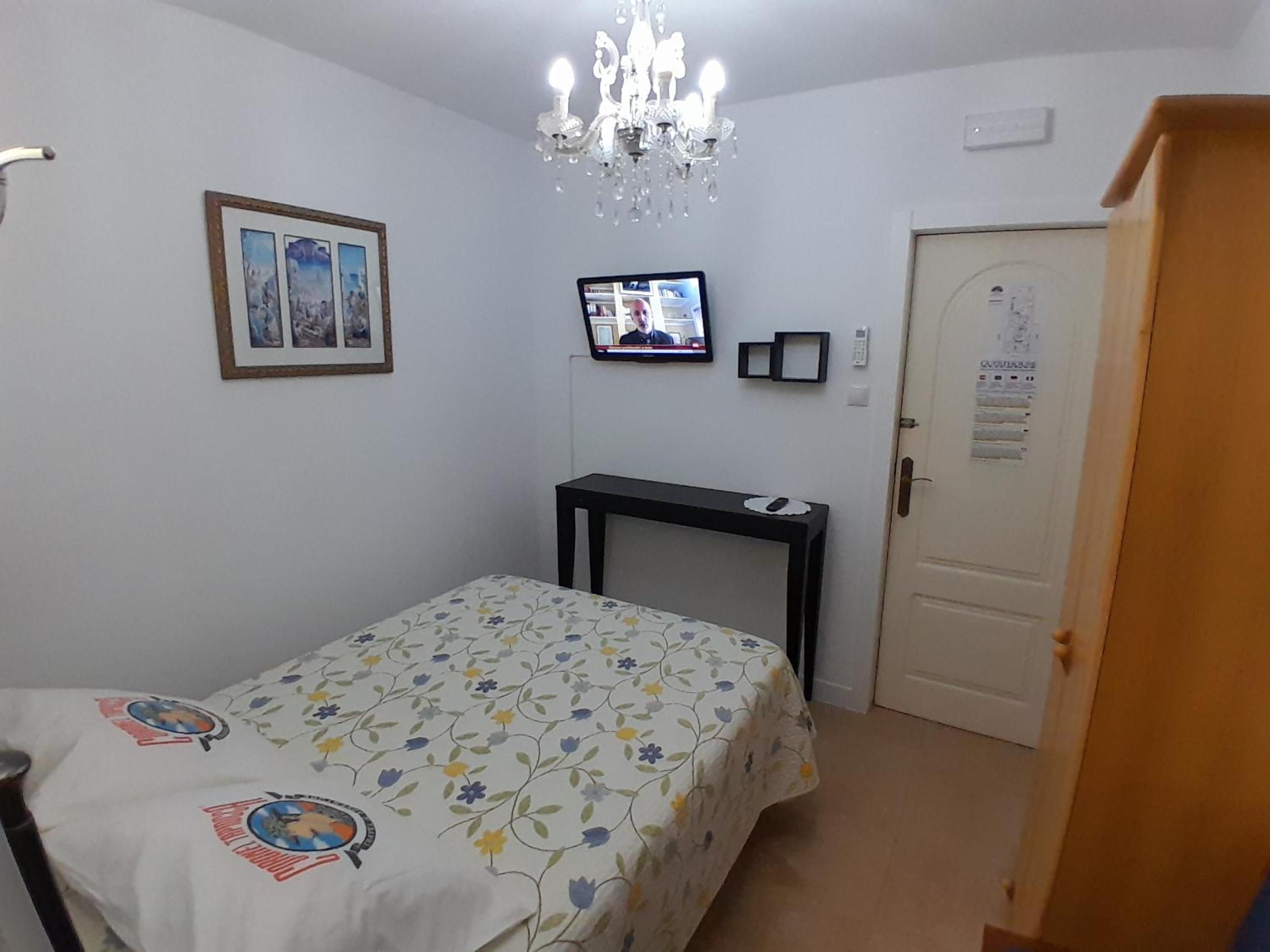 Double or Twin Room - Photo 13