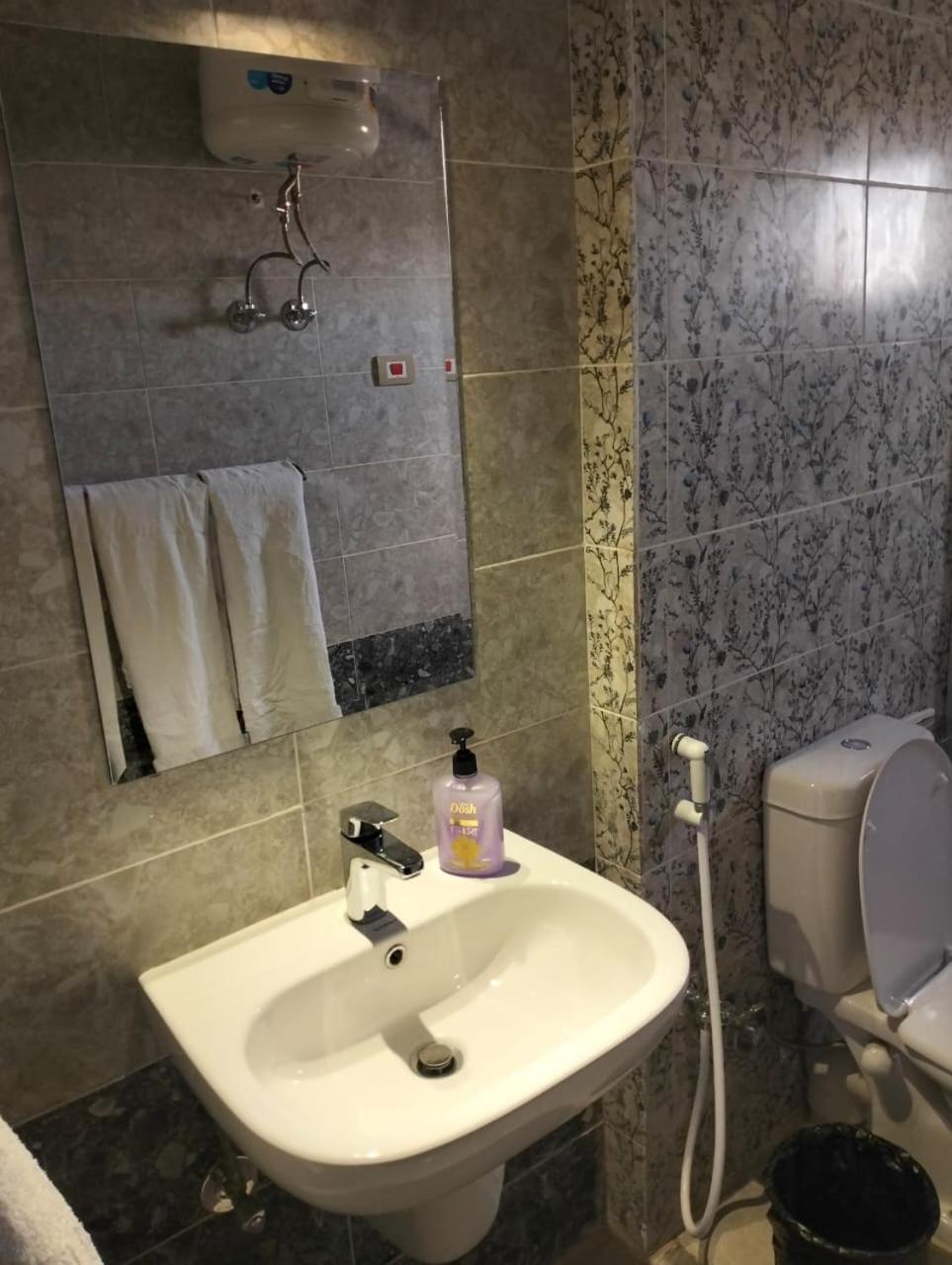 Deluxe King Room - Photo 6