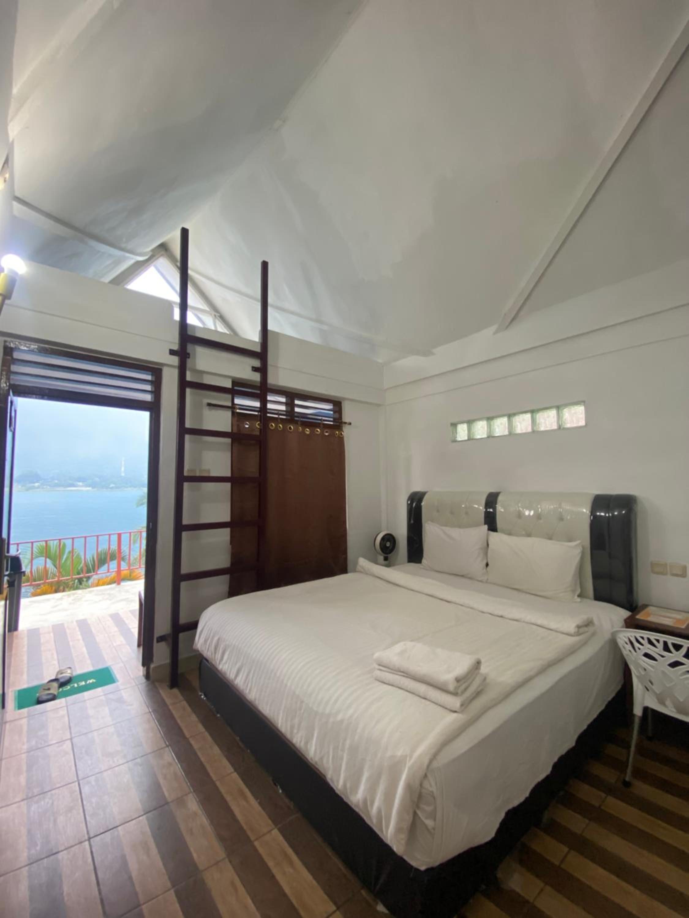 Twin Room with Lake View - Photo 4