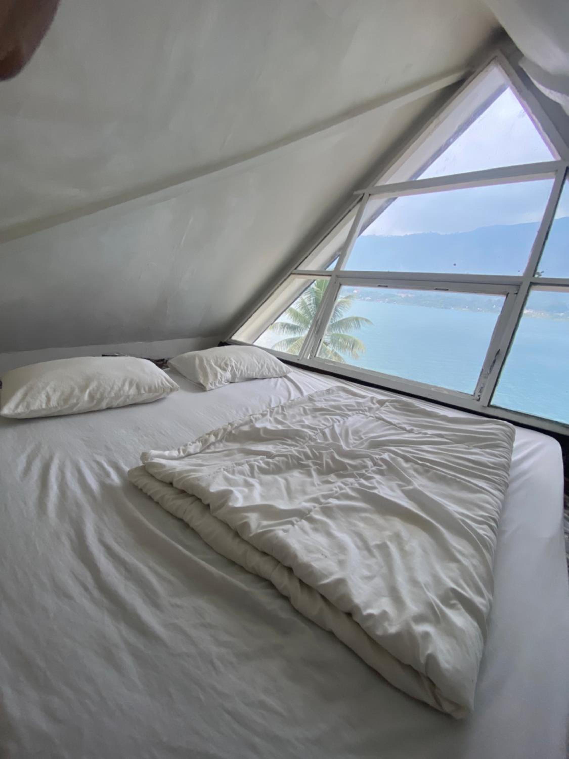 Twin Room with Lake View - Photo 5