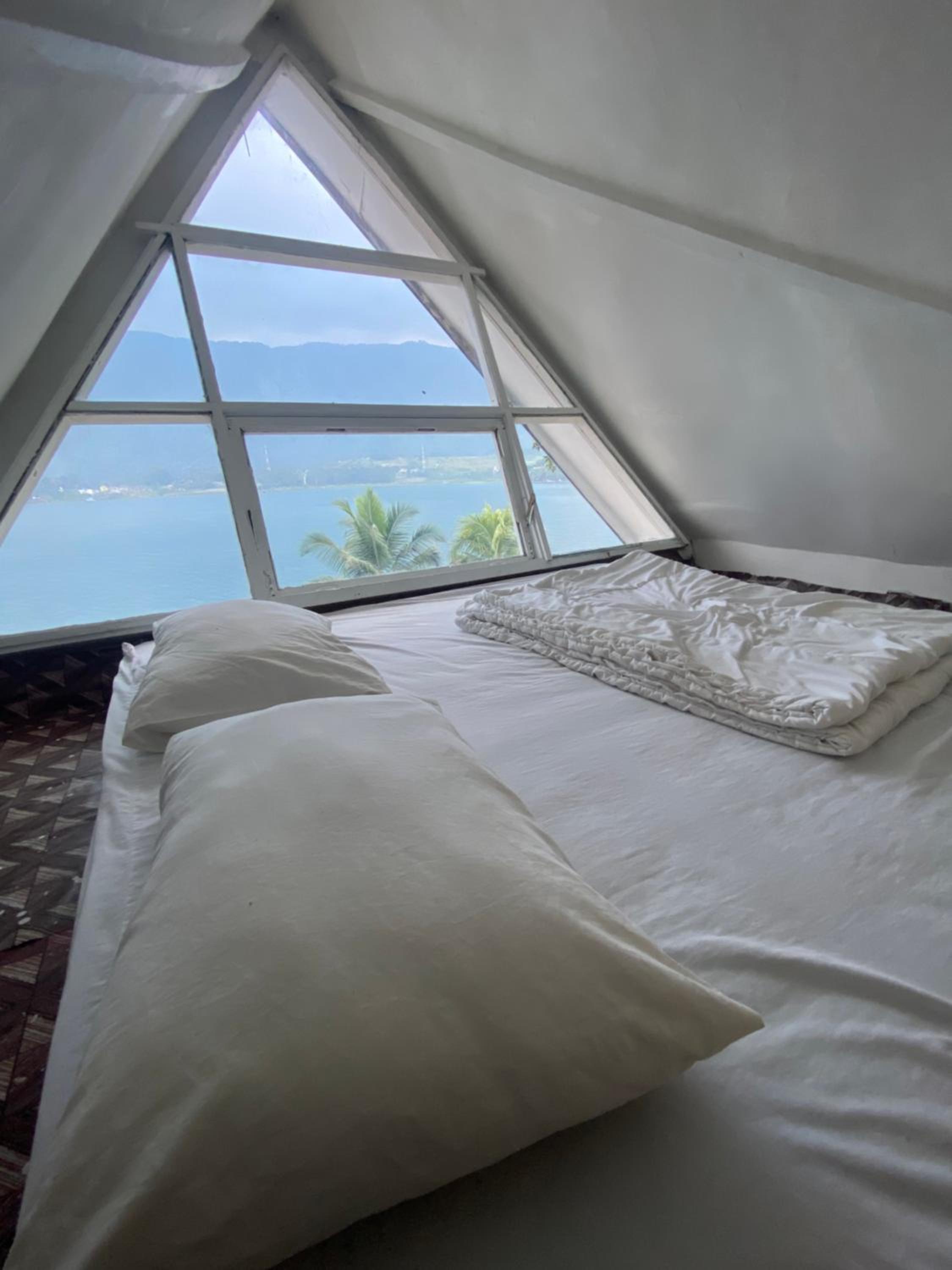 Twin Room with Lake View - Photo 8