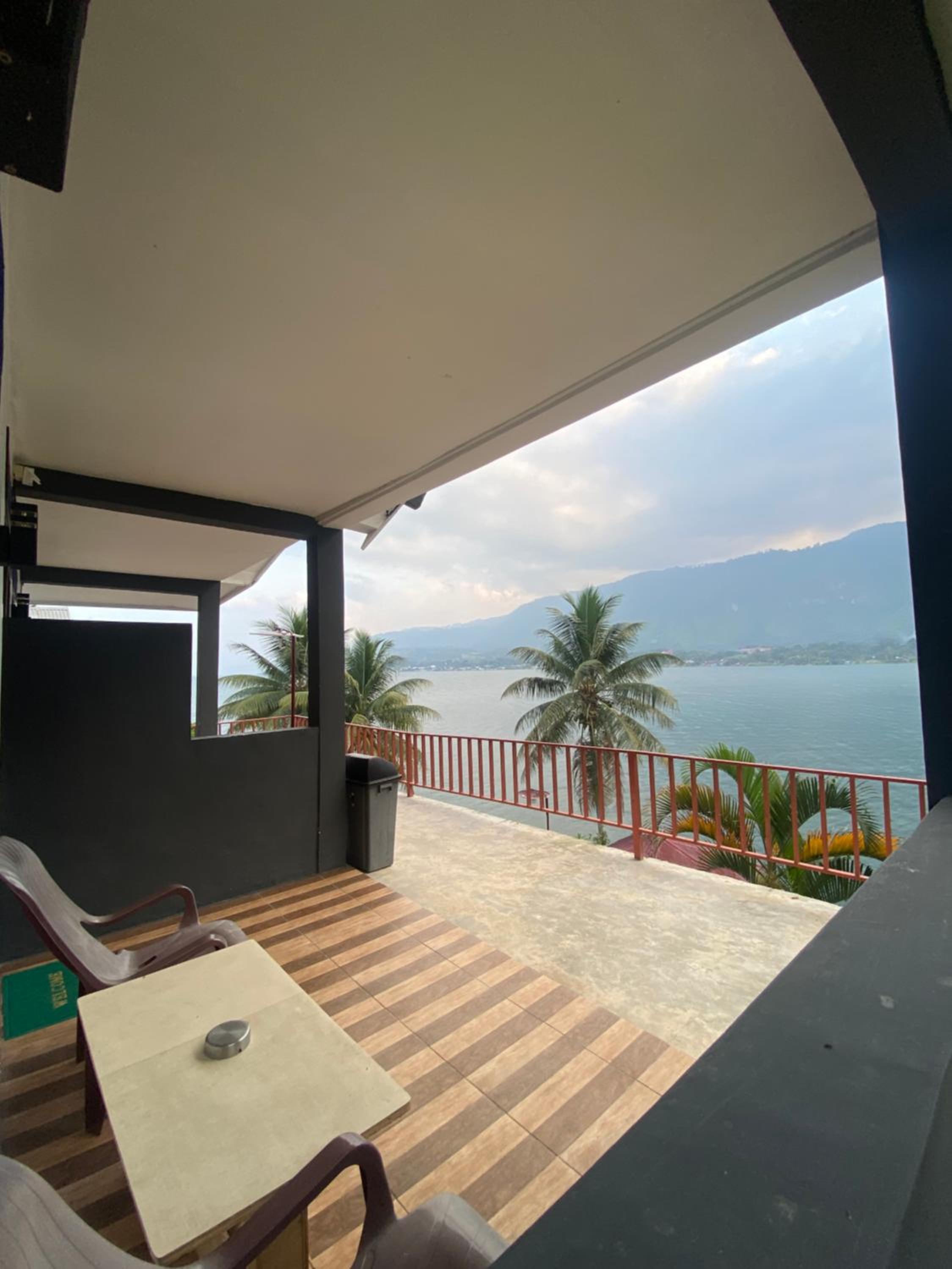 Twin Room with Lake View - Photo 9