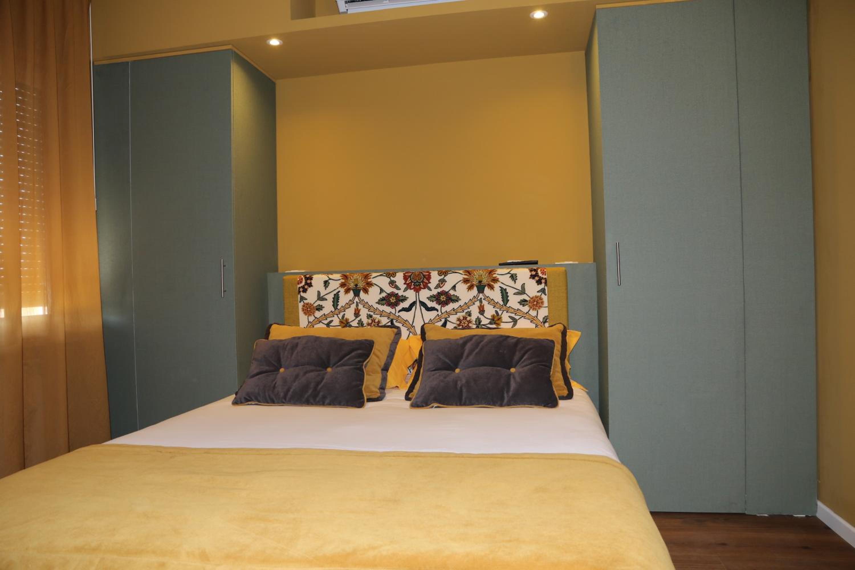 Three-Bedroom Apartment - Photo 31