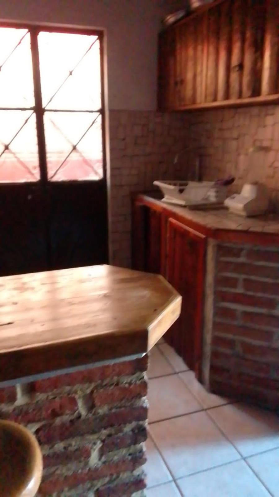 One-Bedroom Apartment - Photo 4