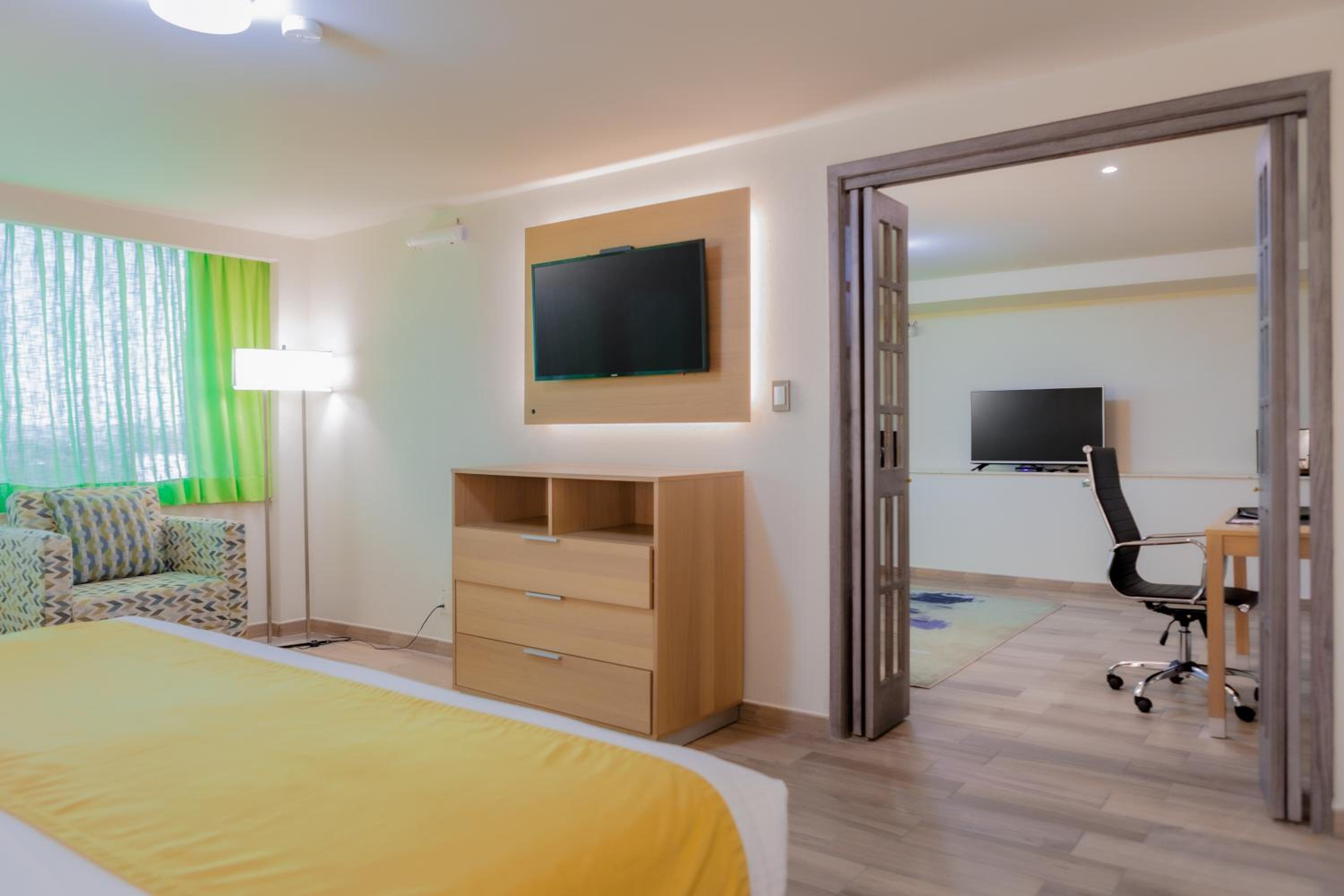 King Suite with Sofa Bed - Non-Smoking - Photo 1