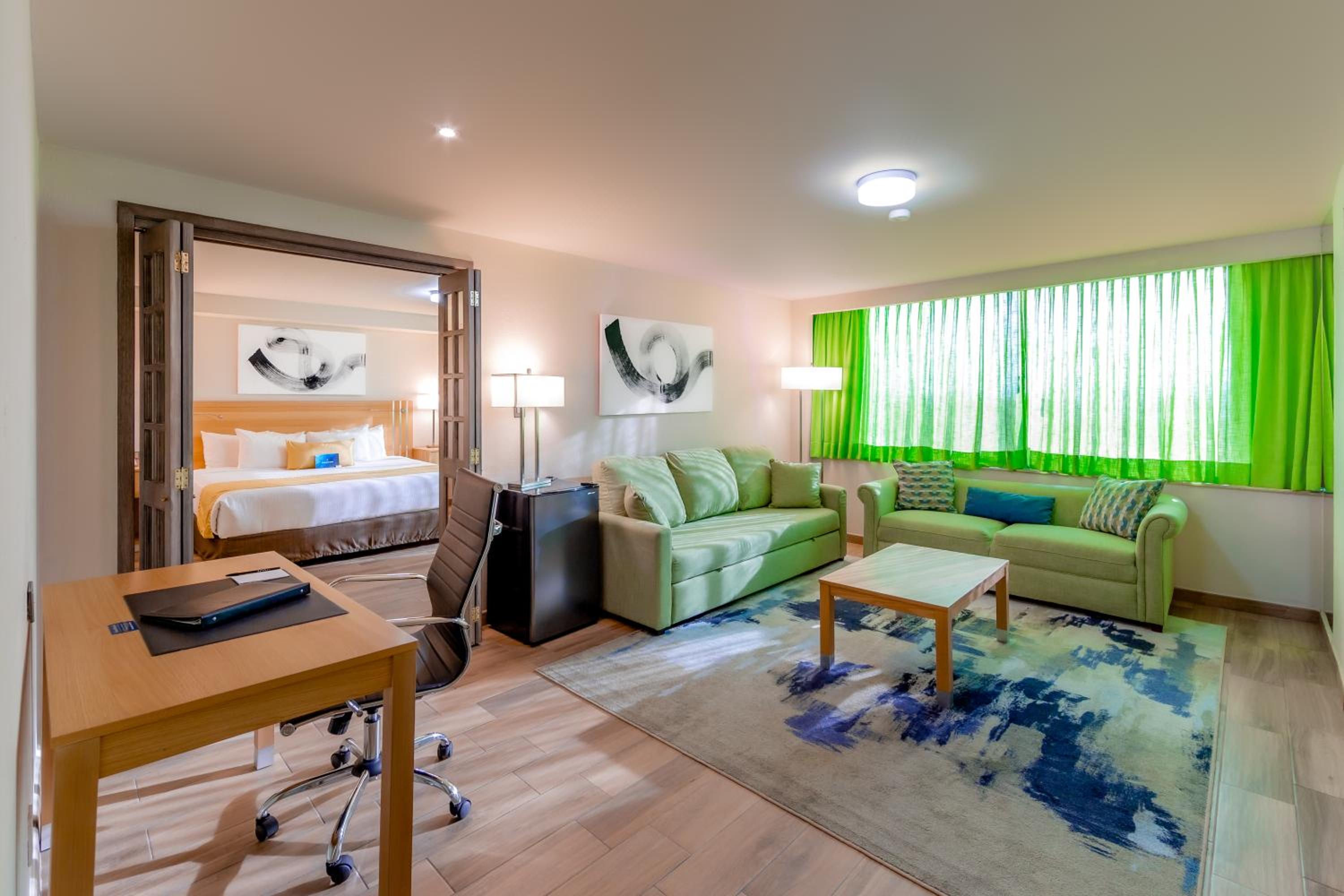 King Suite with Sofa Bed - Non-Smoking - Photo 5