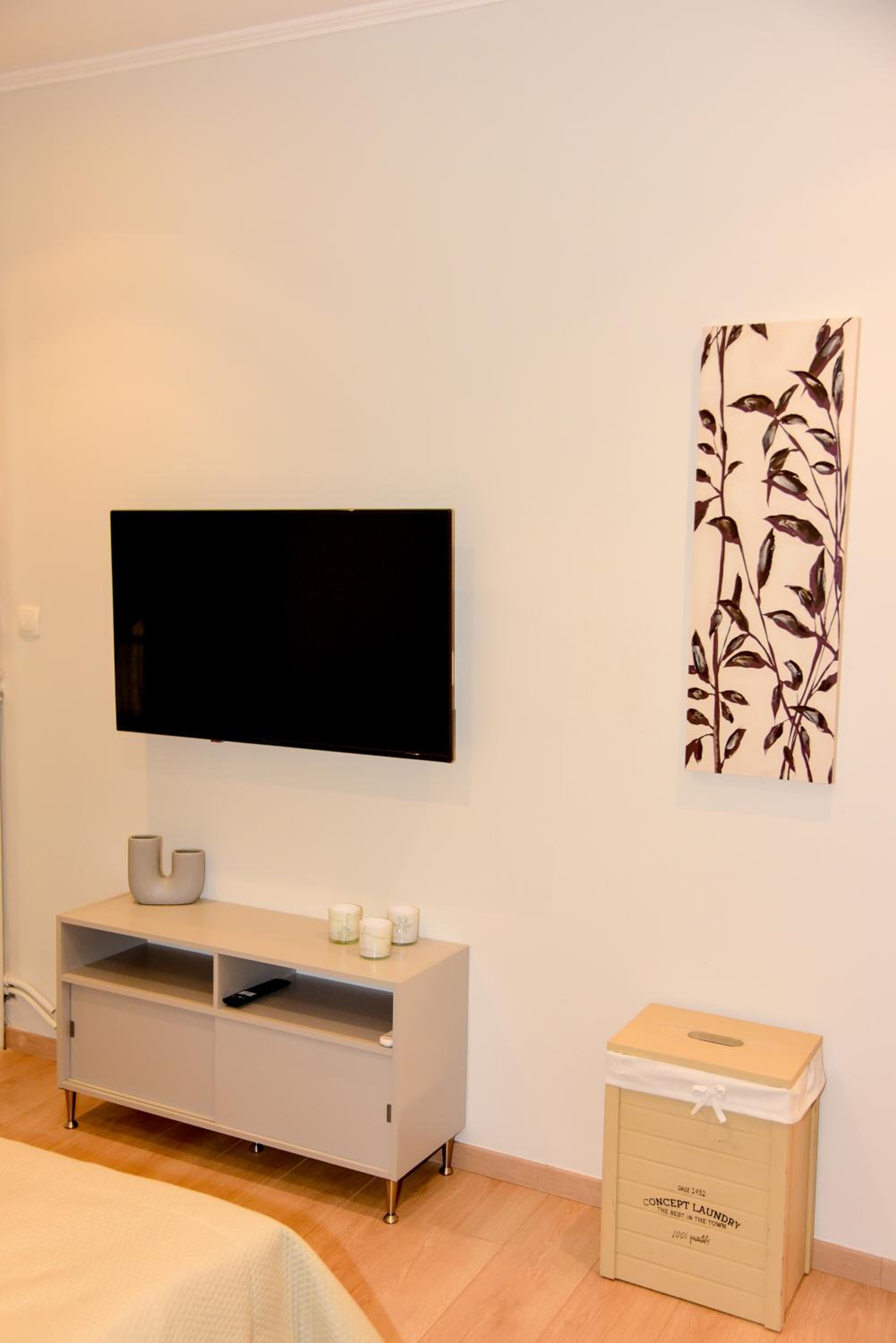 One-Bedroom Apartment photo 2