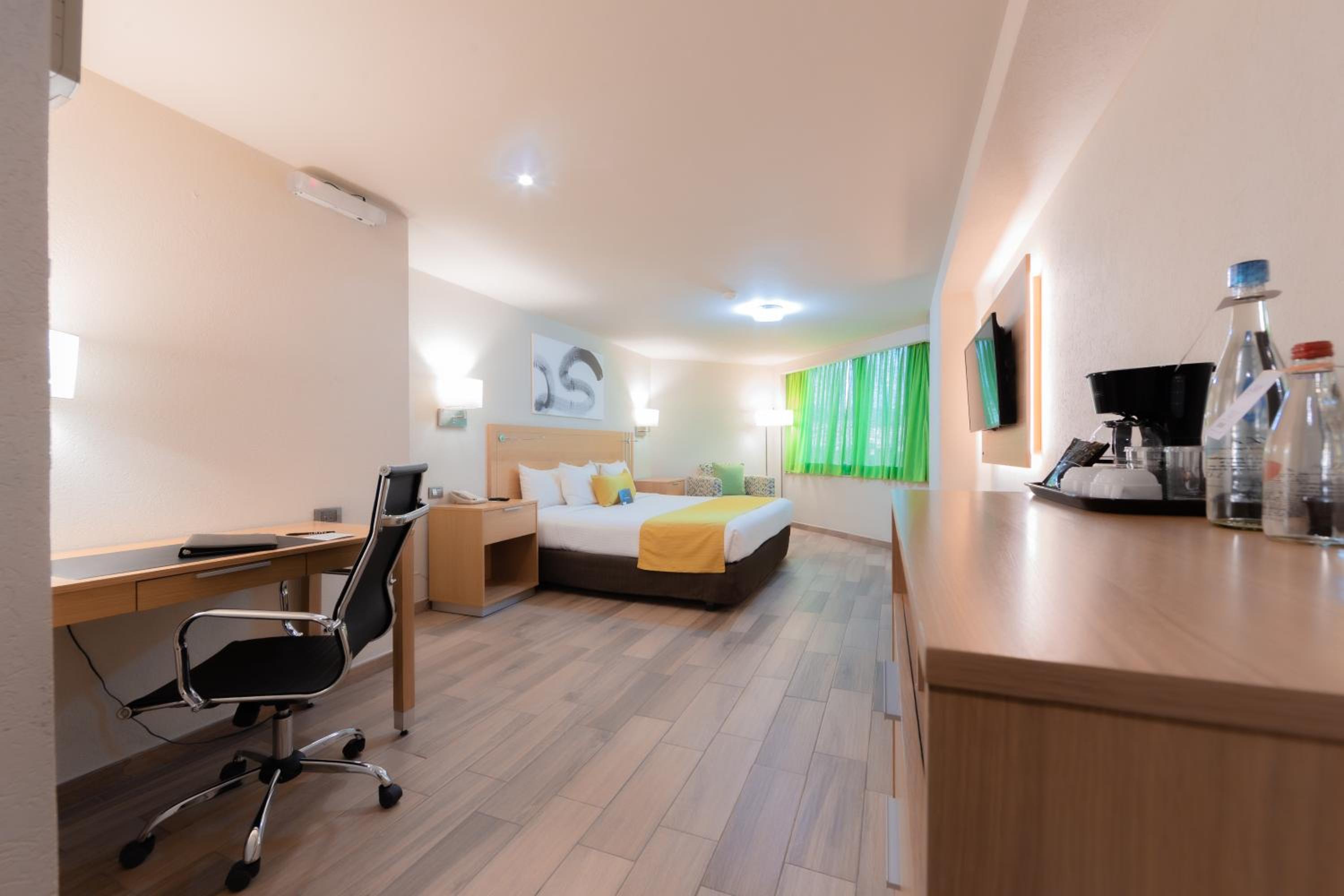 Deluxe King Room - Photo 5