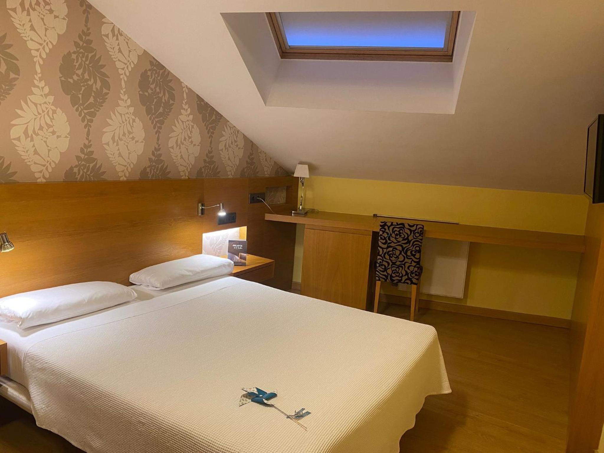 Double or Twin Room - Attic photo 2