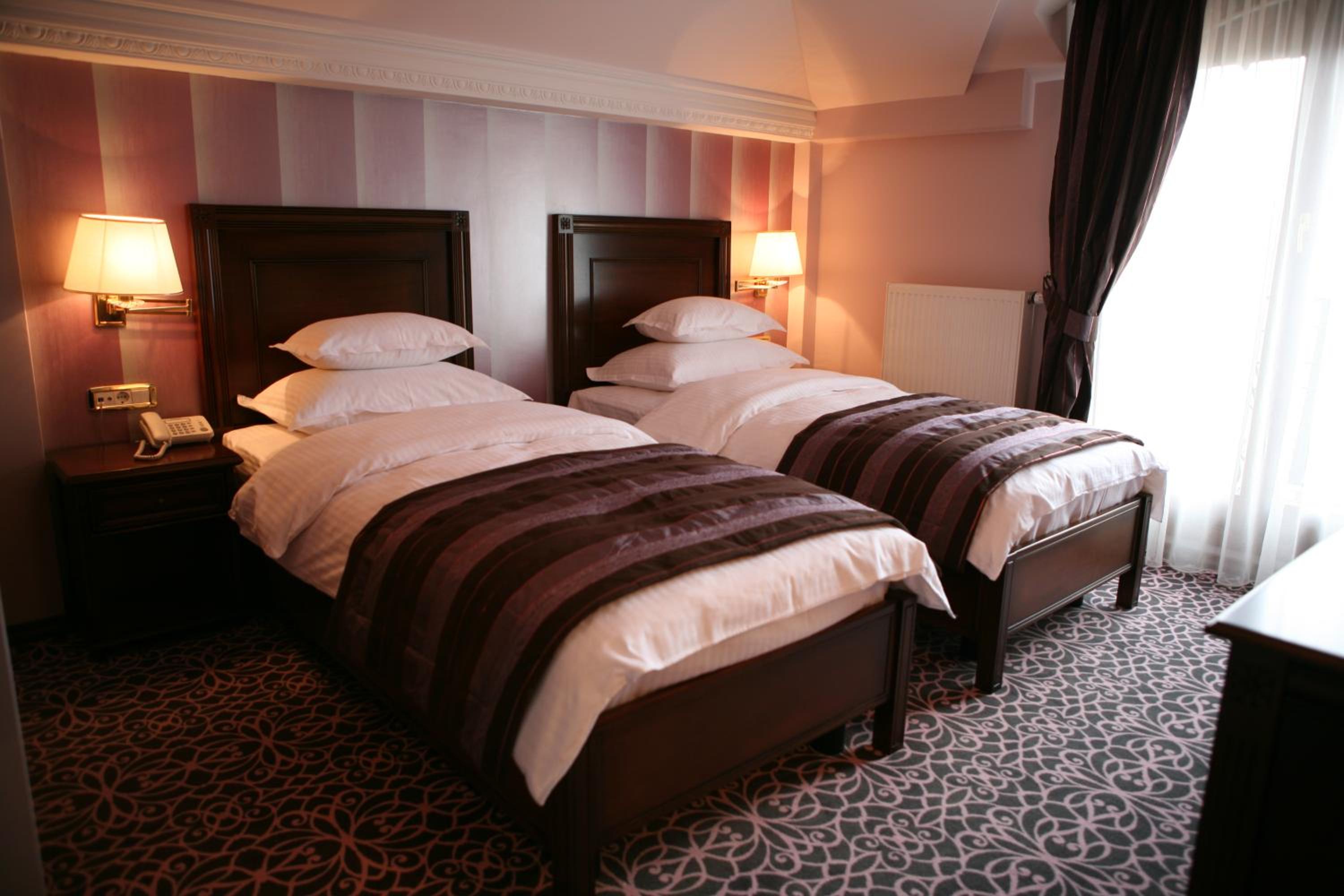Twin Room - Photo 1