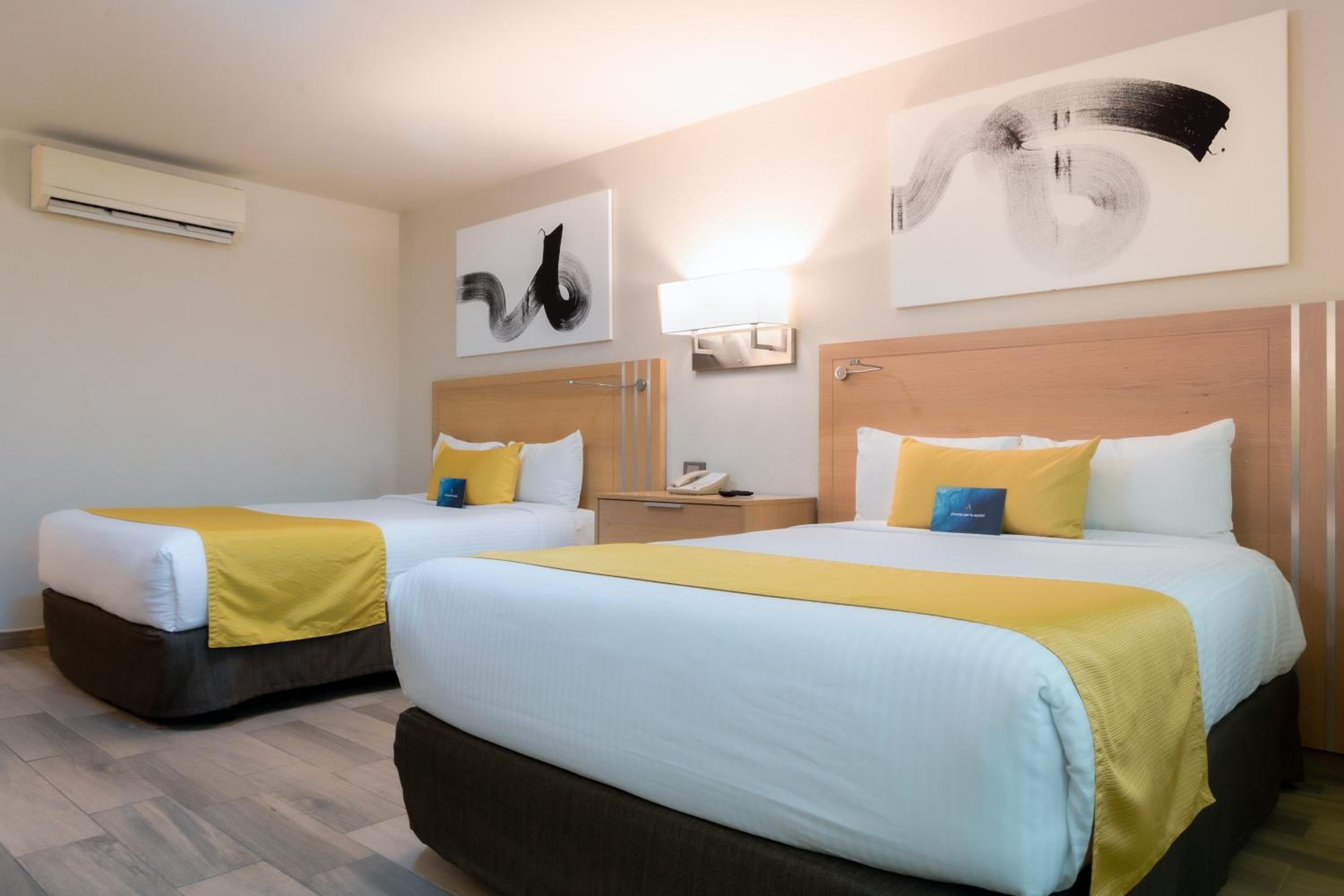 Double Room with Two Double Beds - Photo 1