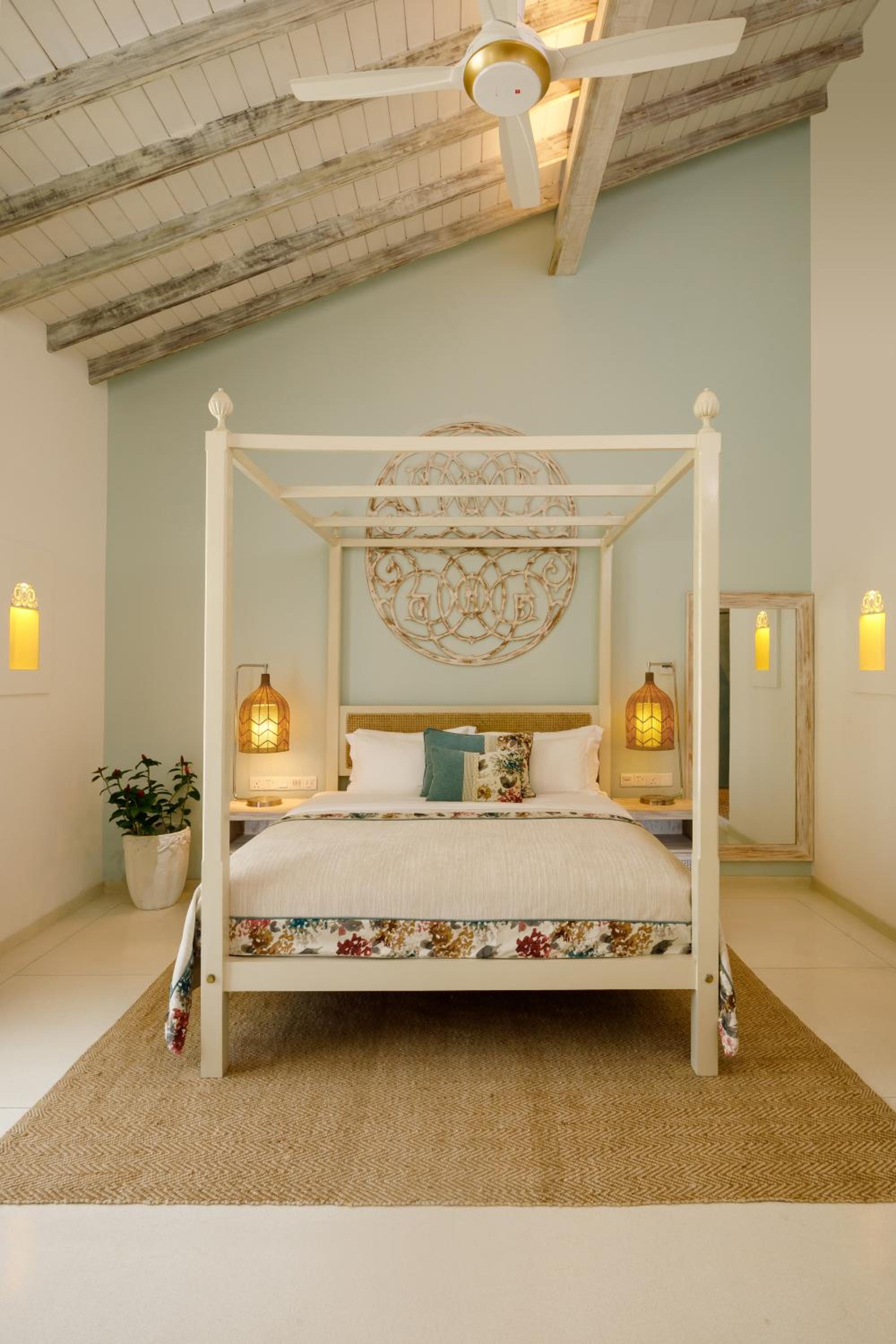 Standard Double (1st Floor) - Road Facing photo 3