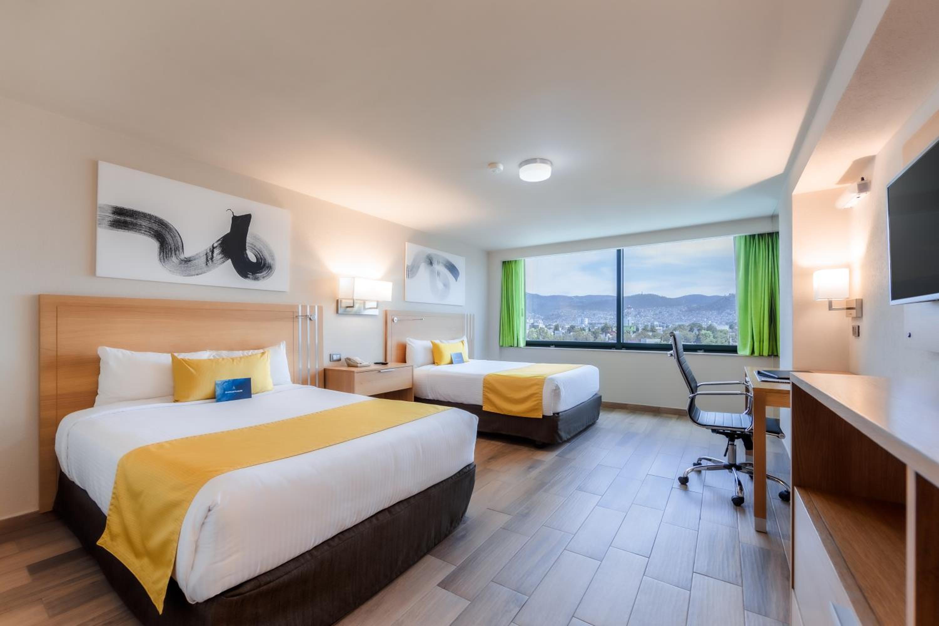 Double Room with Two Double Beds - Photo 2