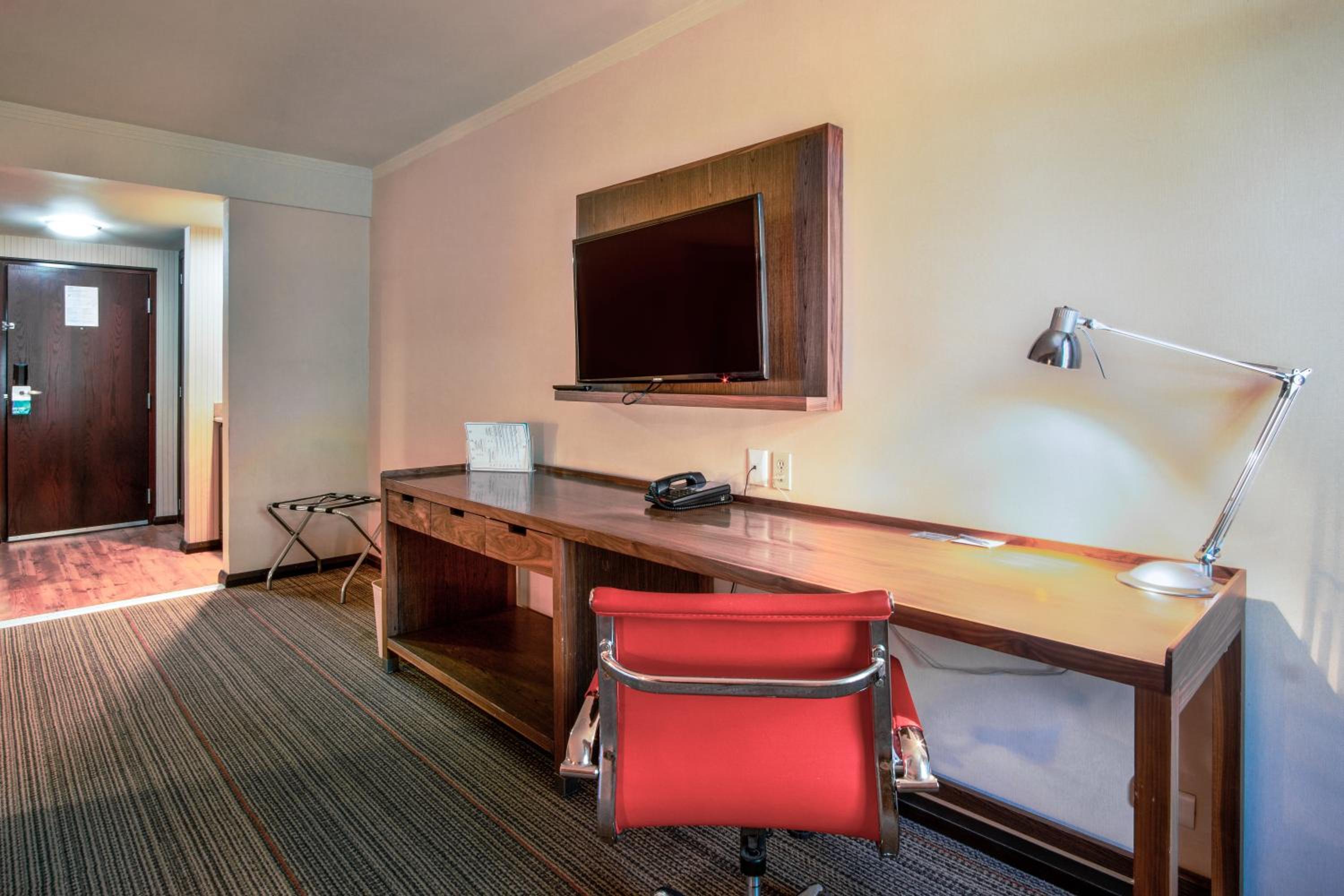 Traditional King, Guest room, 1 King - Photo 1