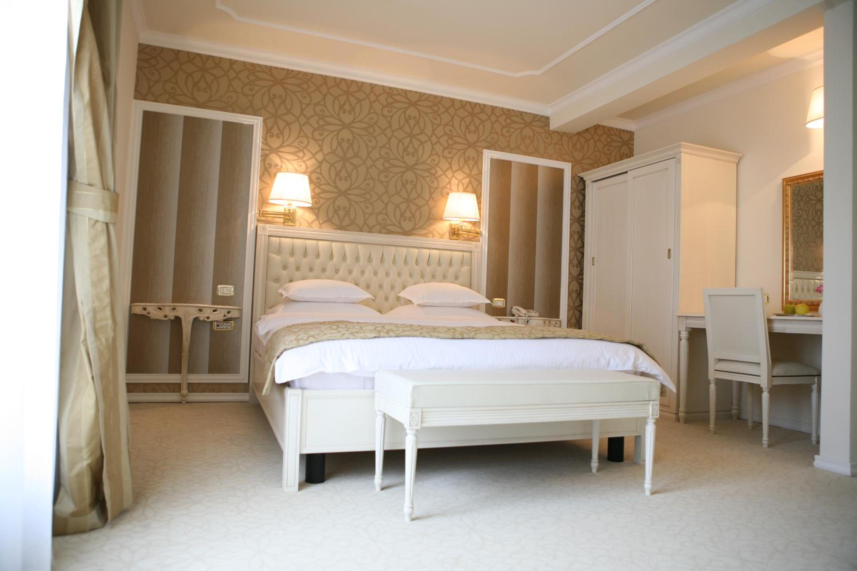 Double Room - Photo 7
