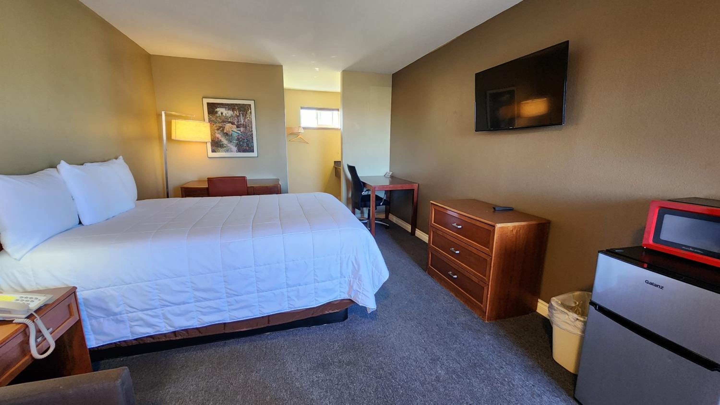 Queen Room photo 3