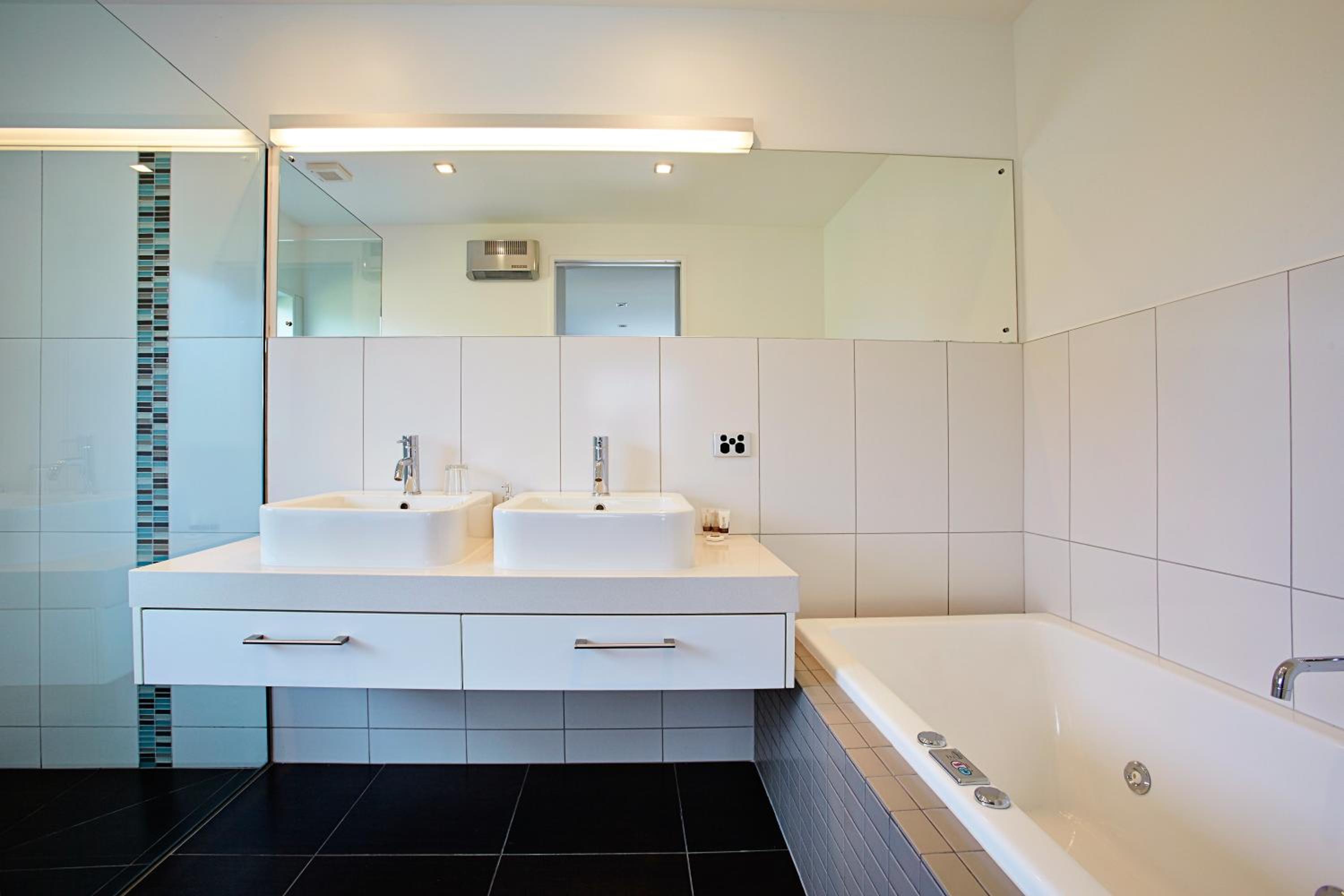 One-Bedroom Apartment - Photo 4