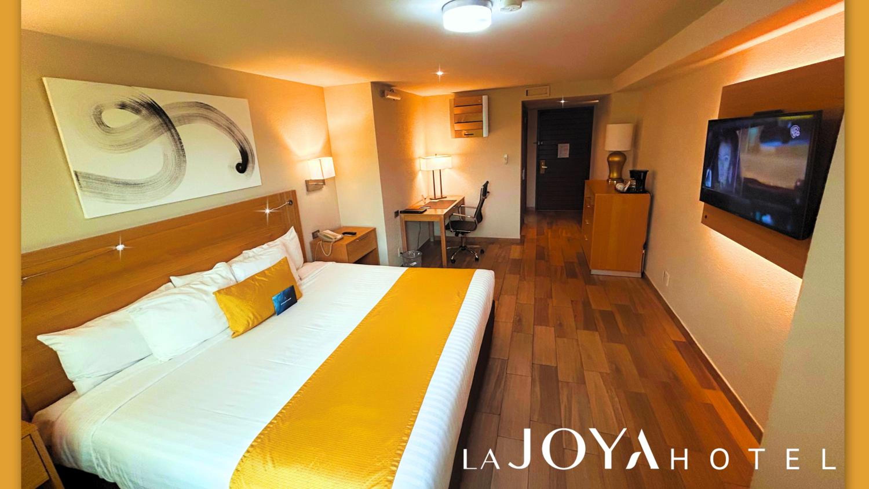 Deluxe King Room - Photo 2