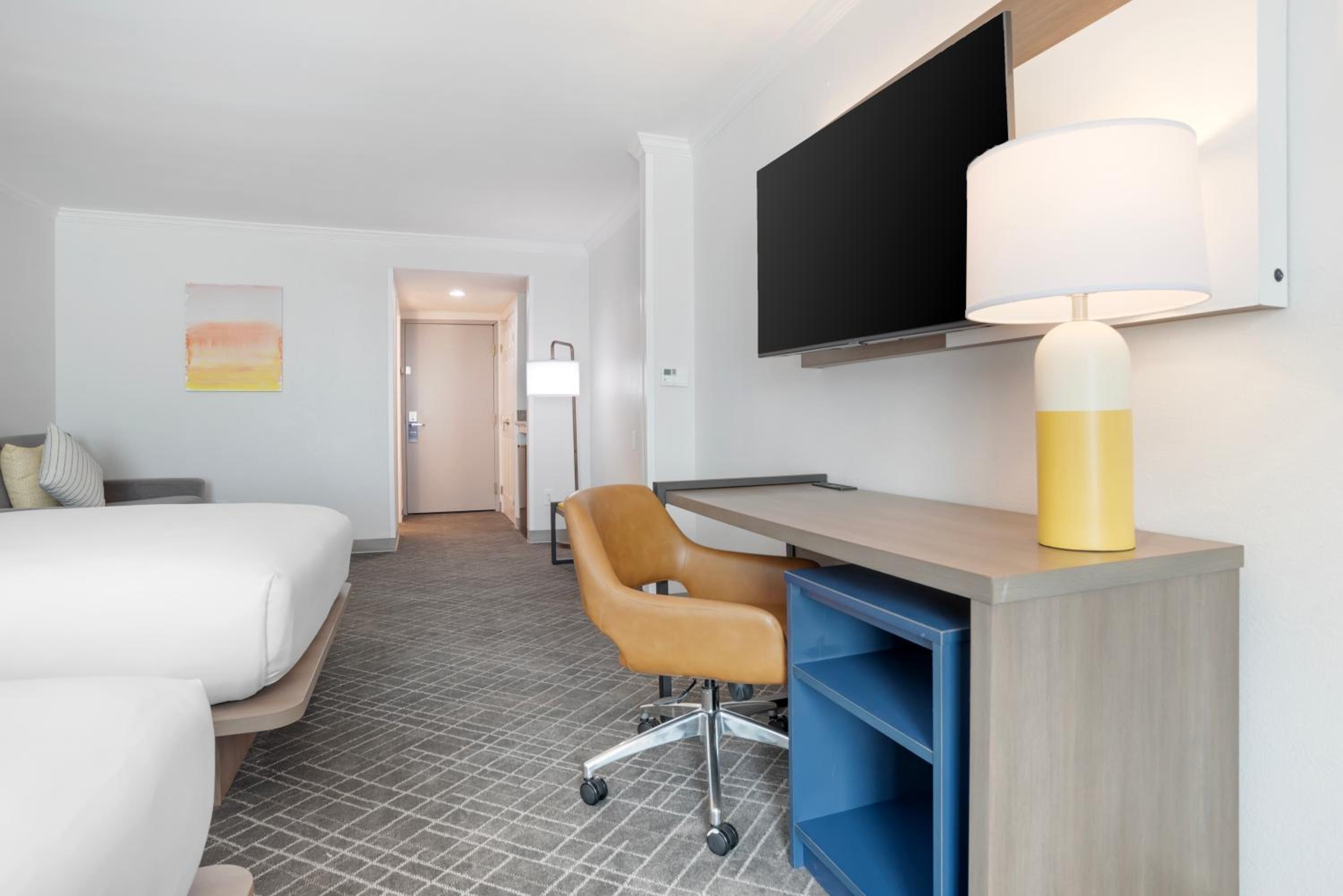 Efficiency Queen Suite with Two Queen Beds and Sofa bed - Non Smoking - Photo 4