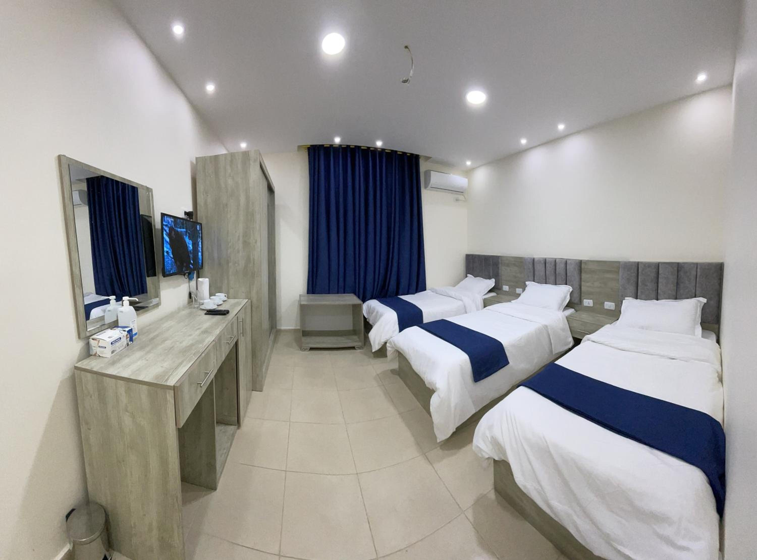 Superior Triple Room photo 2