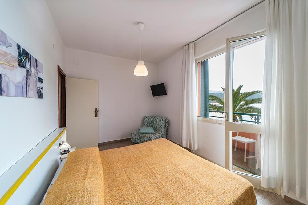 Two Connecting Double Rooms with Sea View photo 1