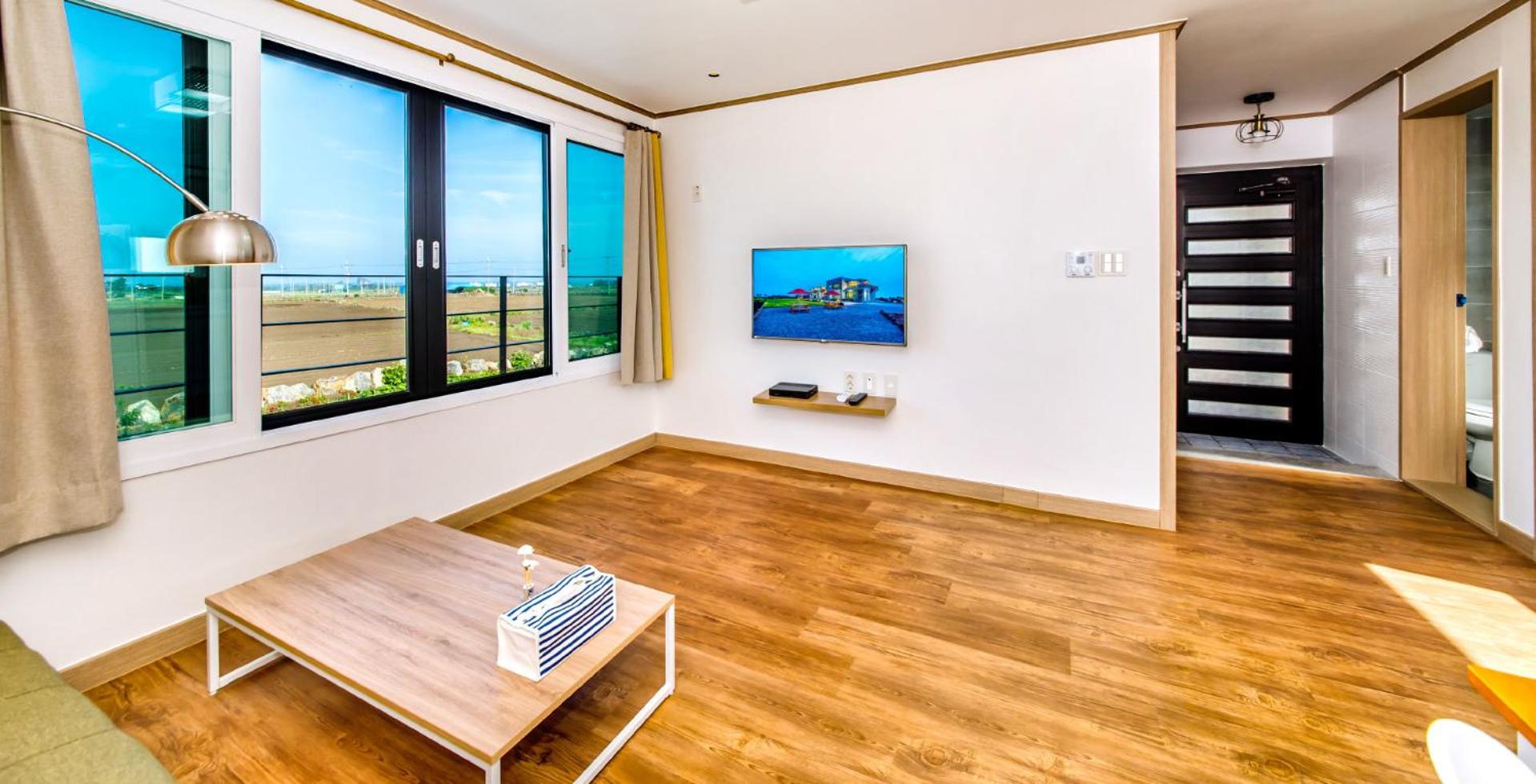 One-Bedroom House photo 3