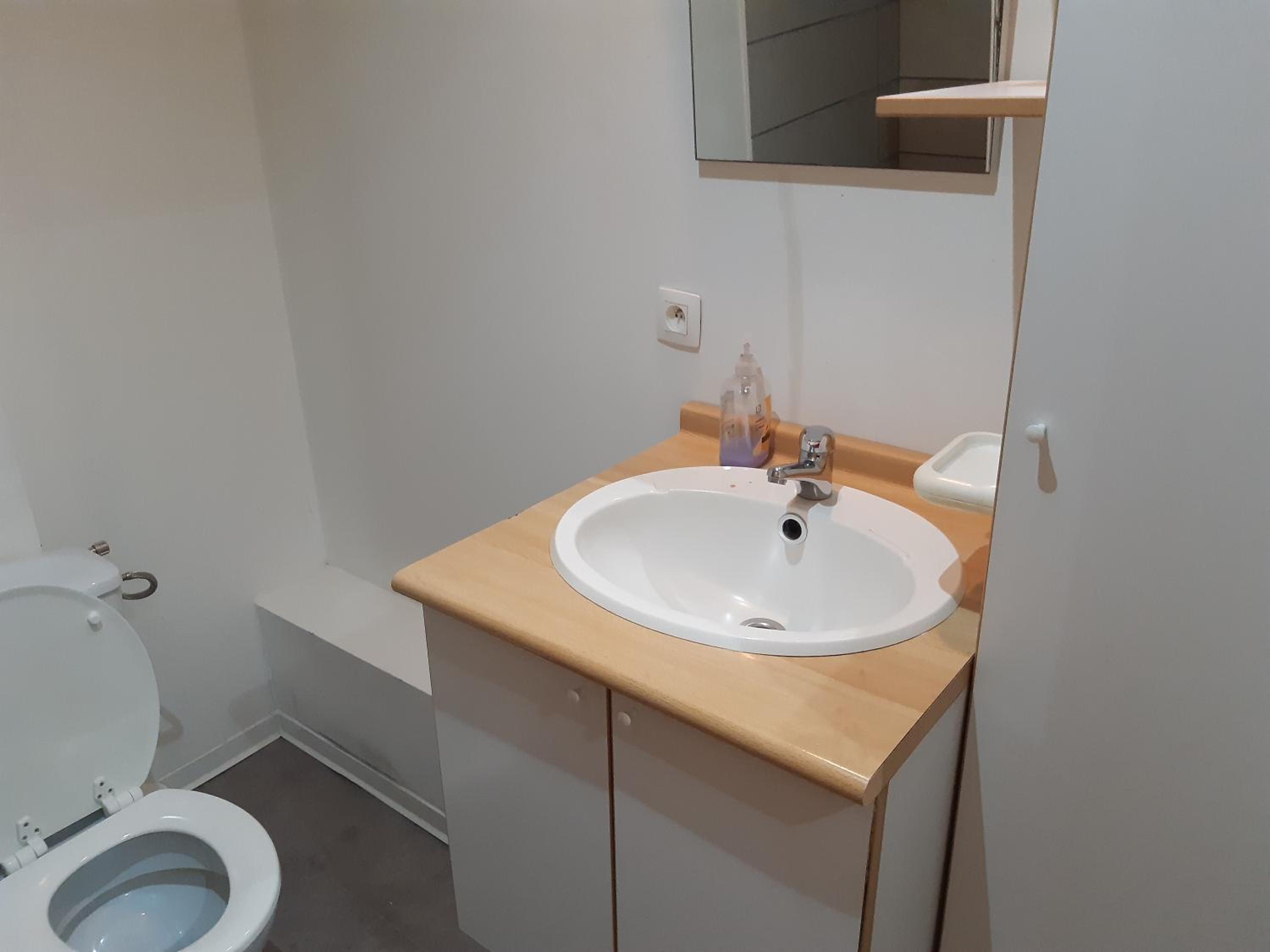 Budget Triple Room - Photo 13