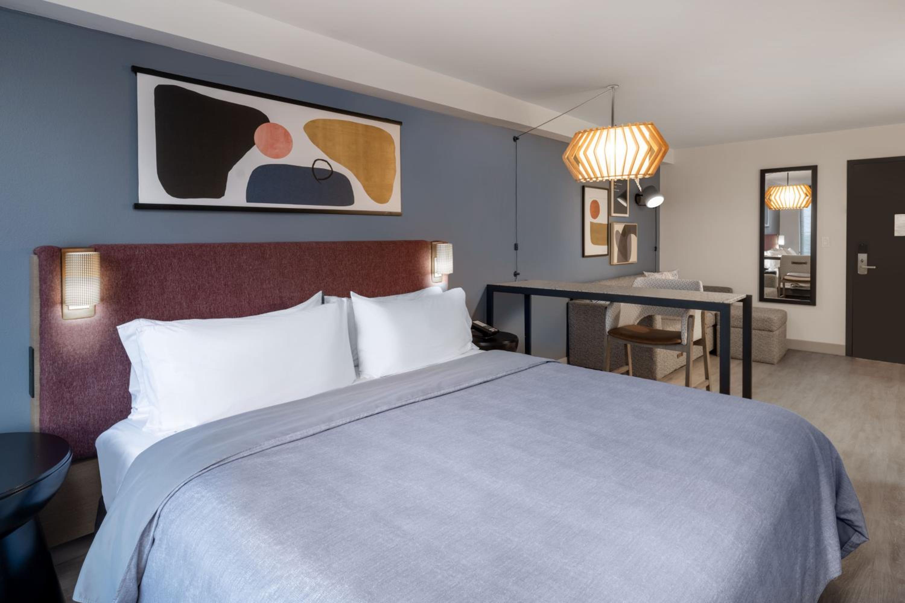 King Studio Suite - Photo 15
